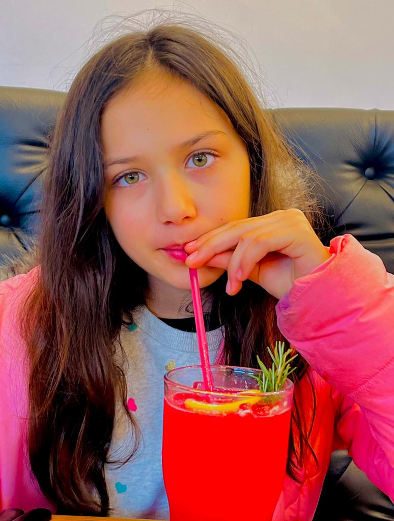 actor Sofia O'Brien large photo