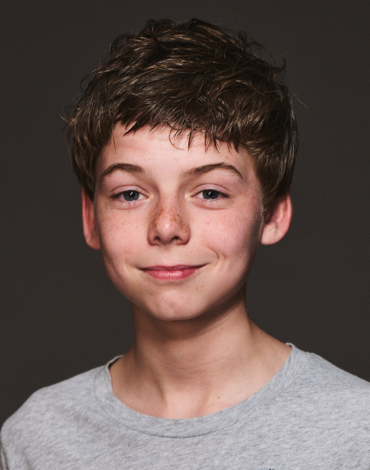 actor Alfie Williams large photo