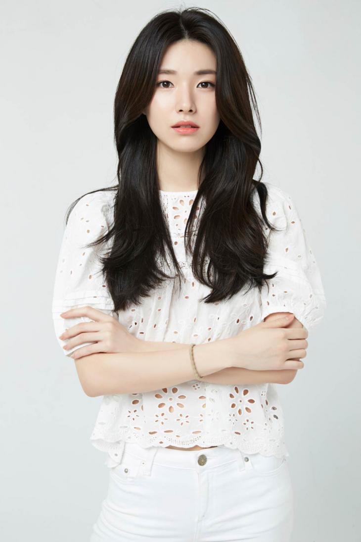 actor Shin Ha-young large photo