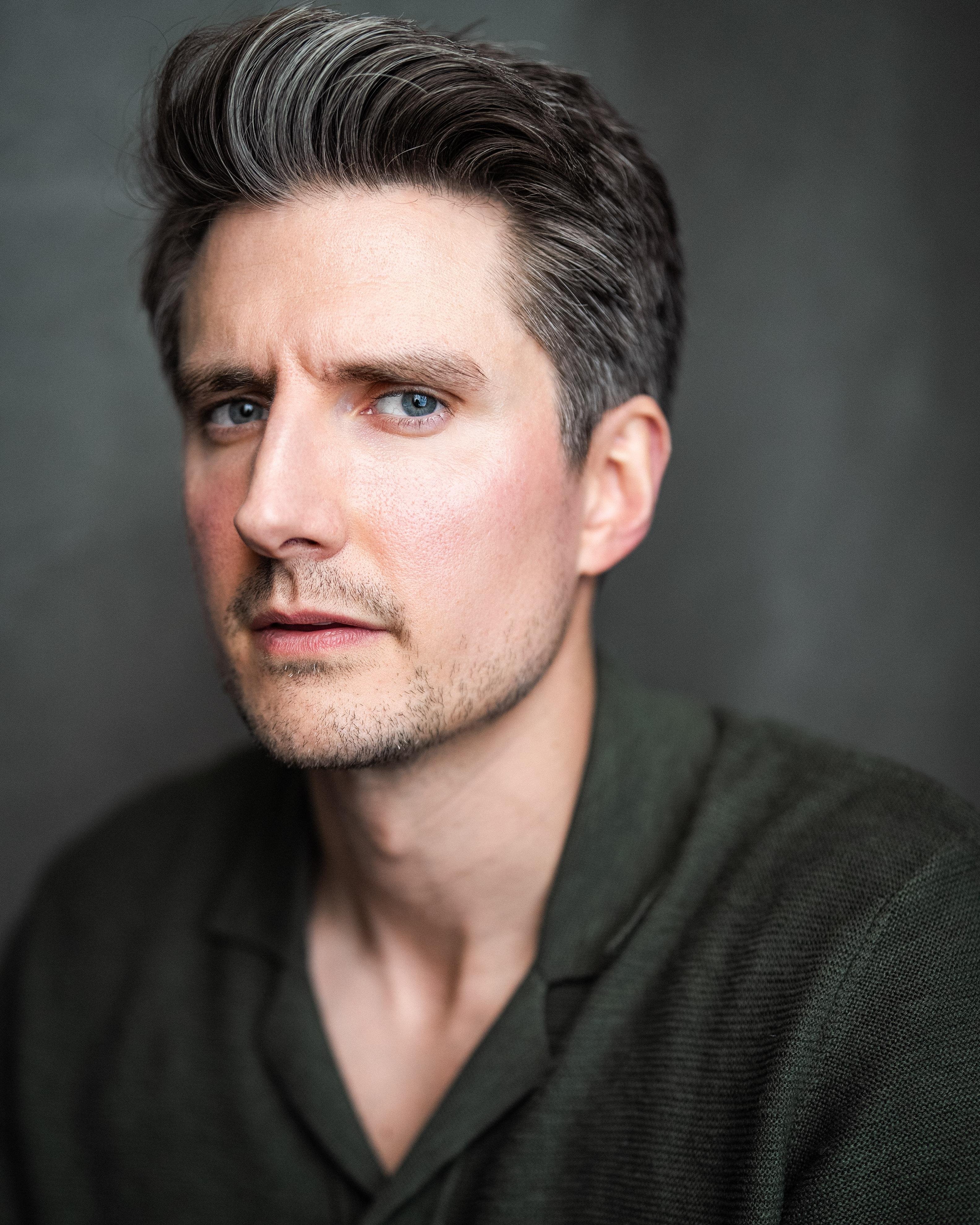 actor Adrian Stretton large photo