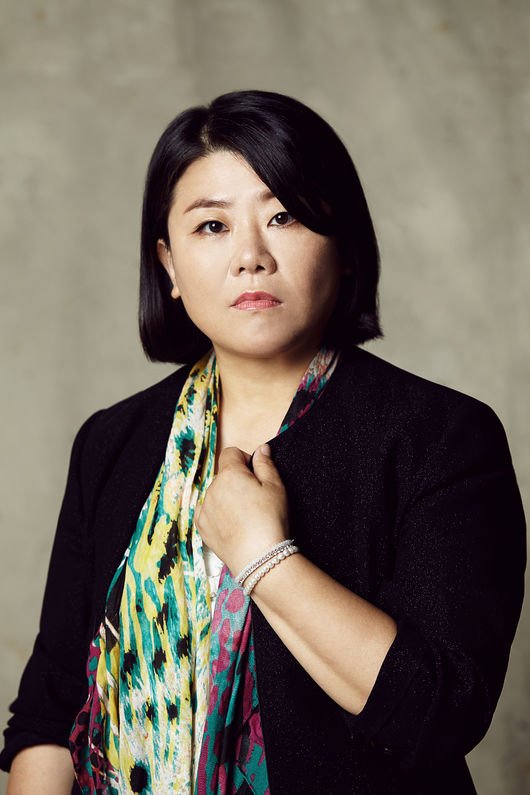 actor Jung-Eun Lee large photo