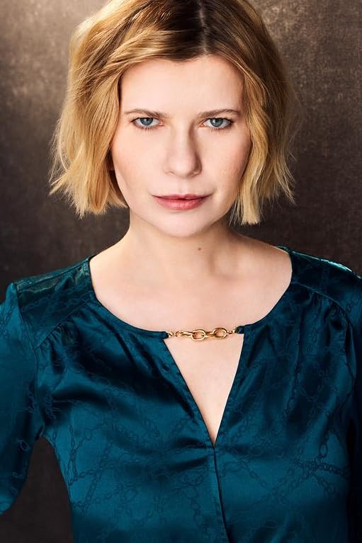 actor Izabella Wolfe large photo