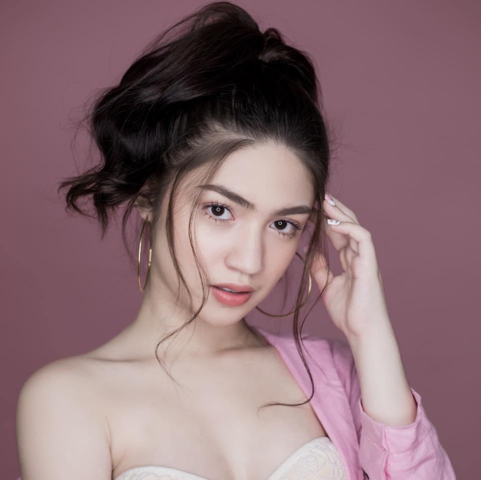 actor Ella Cristofani large photo