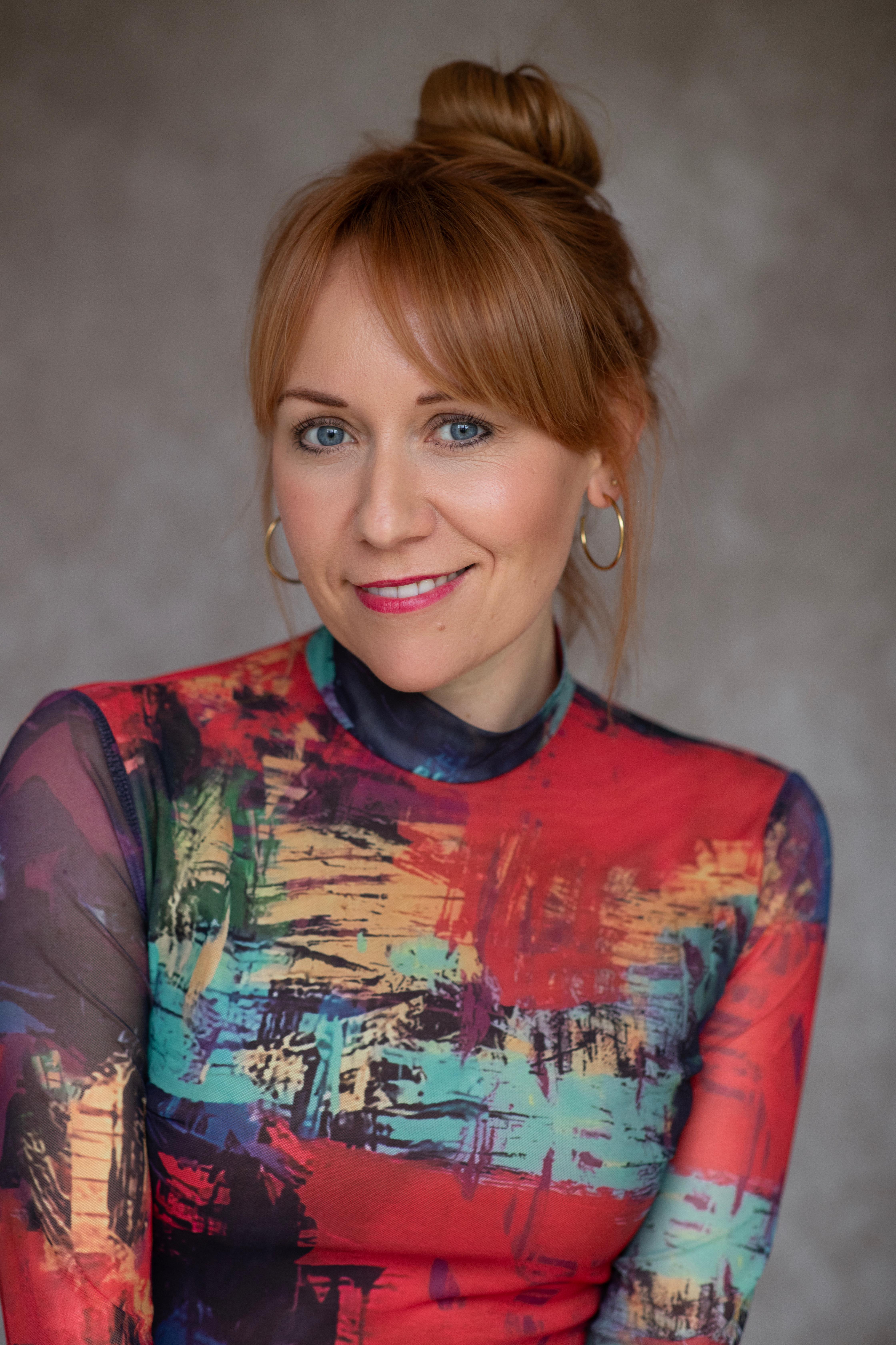 actor Leanne Everitt large photo