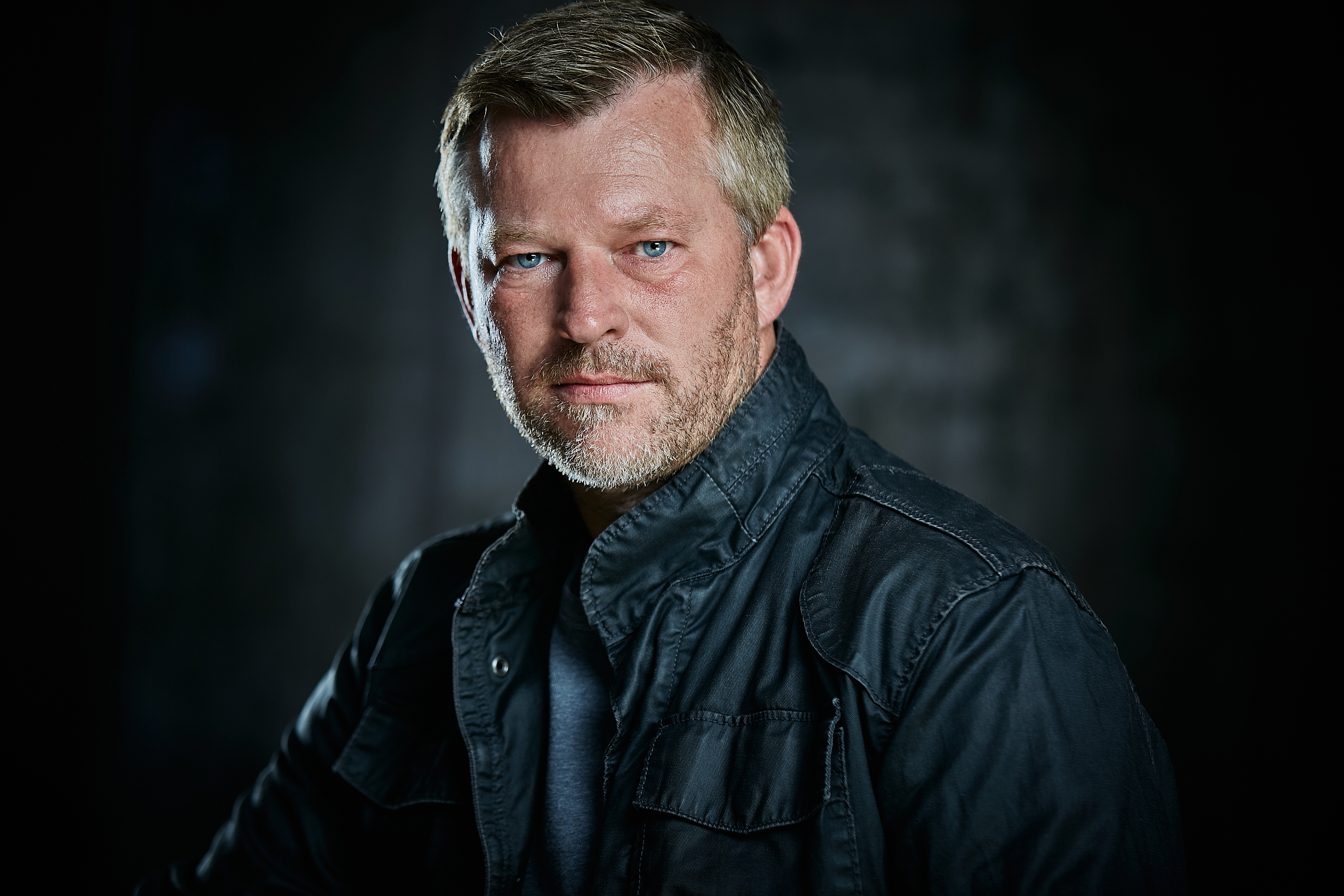 actor Chris Renaud large photo