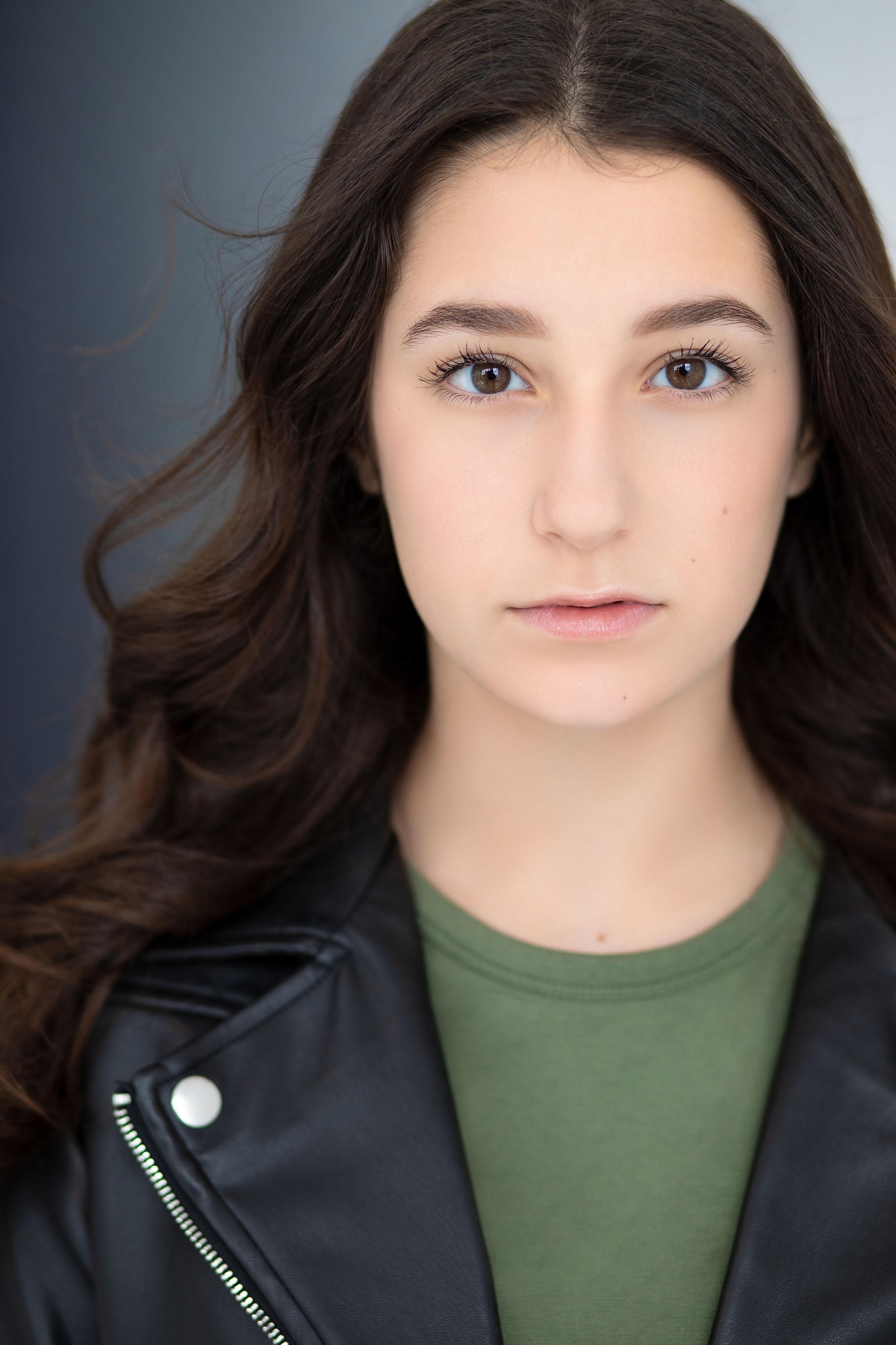 actor Chloe Camp large photo