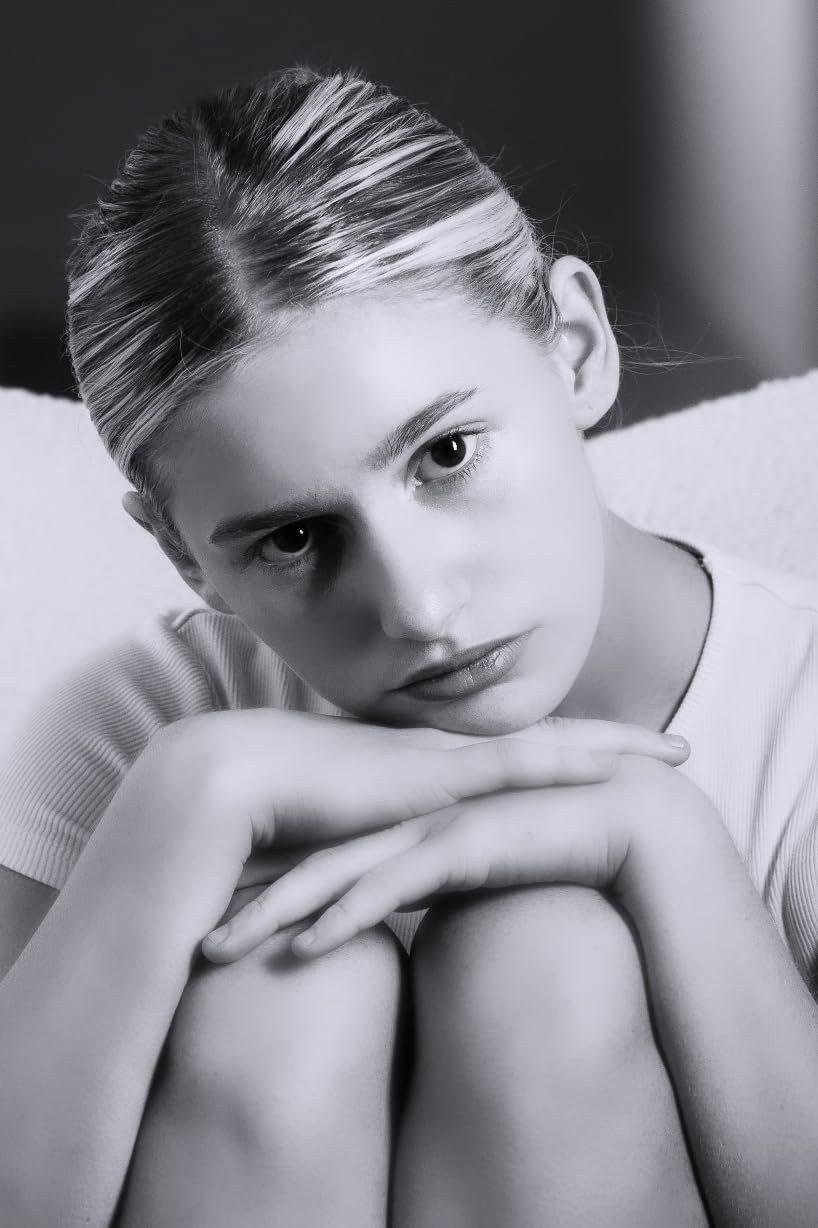 actor Kaitlyn Kemp large photo