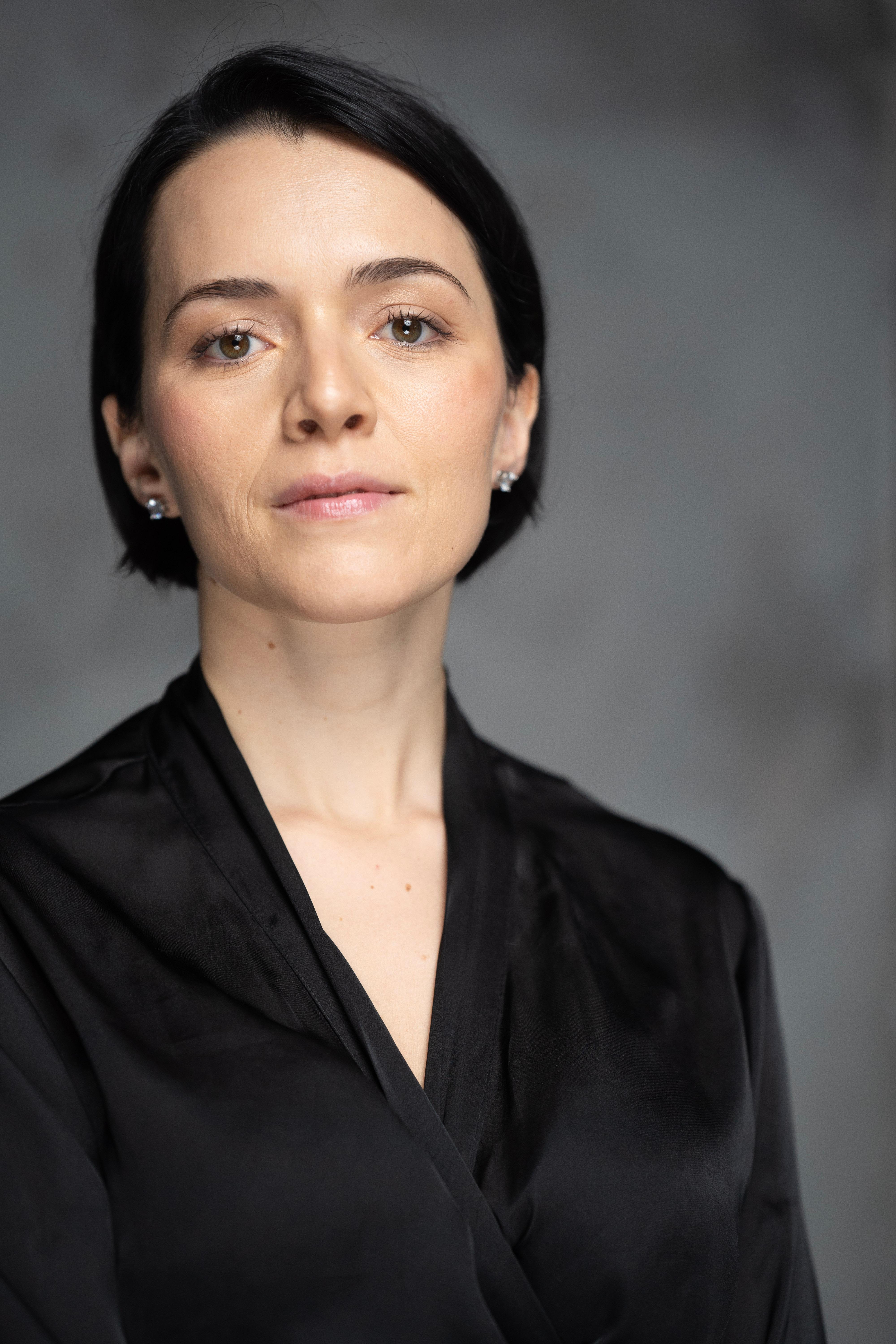 actor Nika Perrone large photo