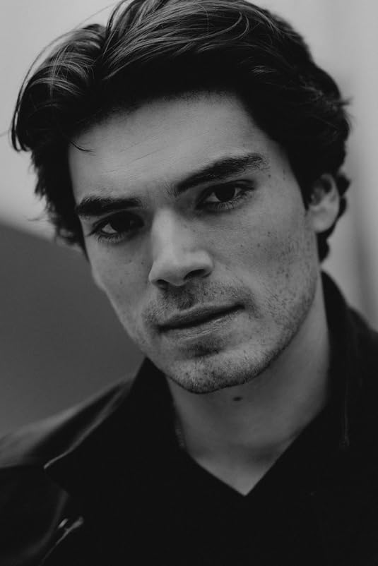 actor Mark Vega large photo