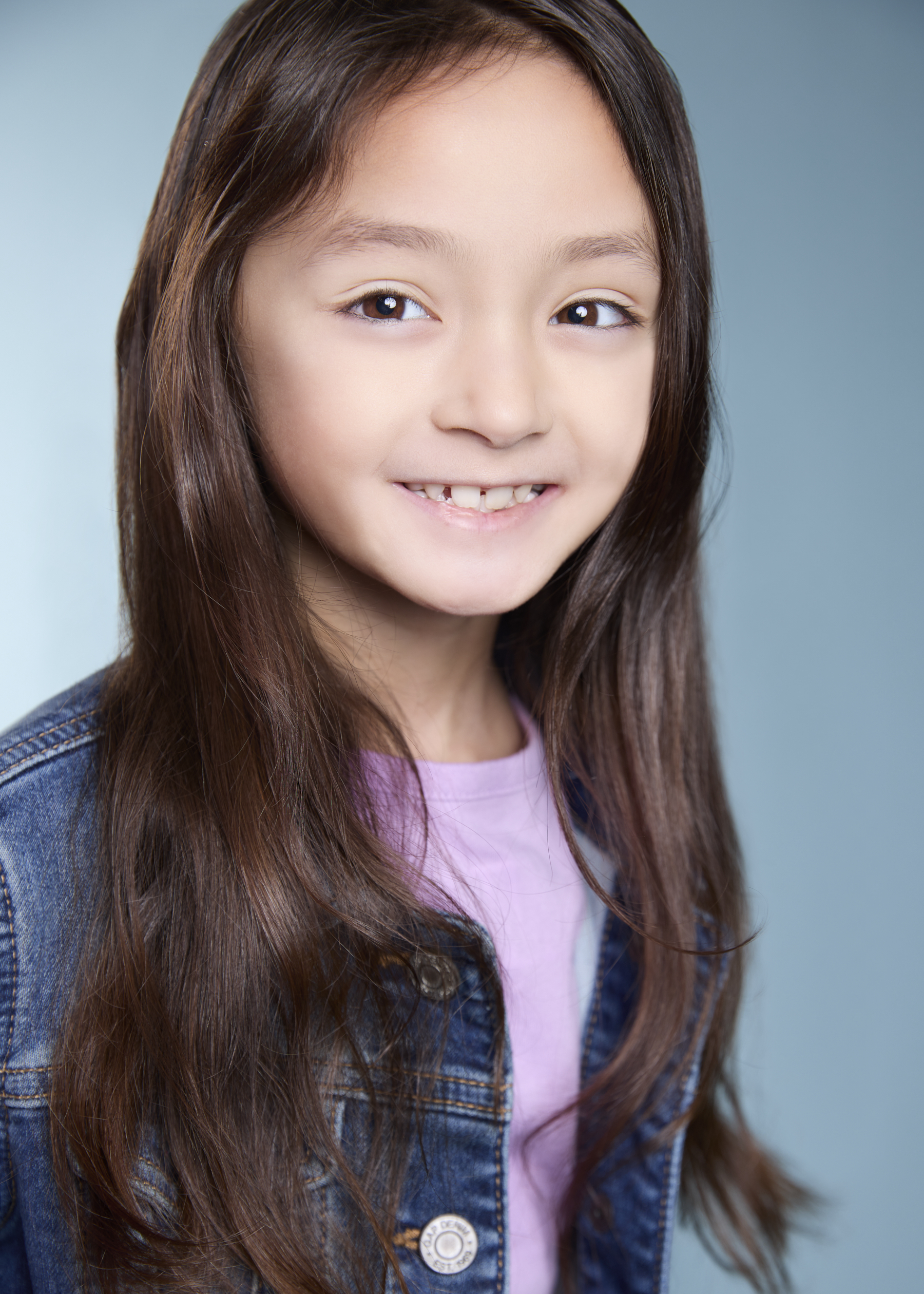 actor Belle Ferguson large photo