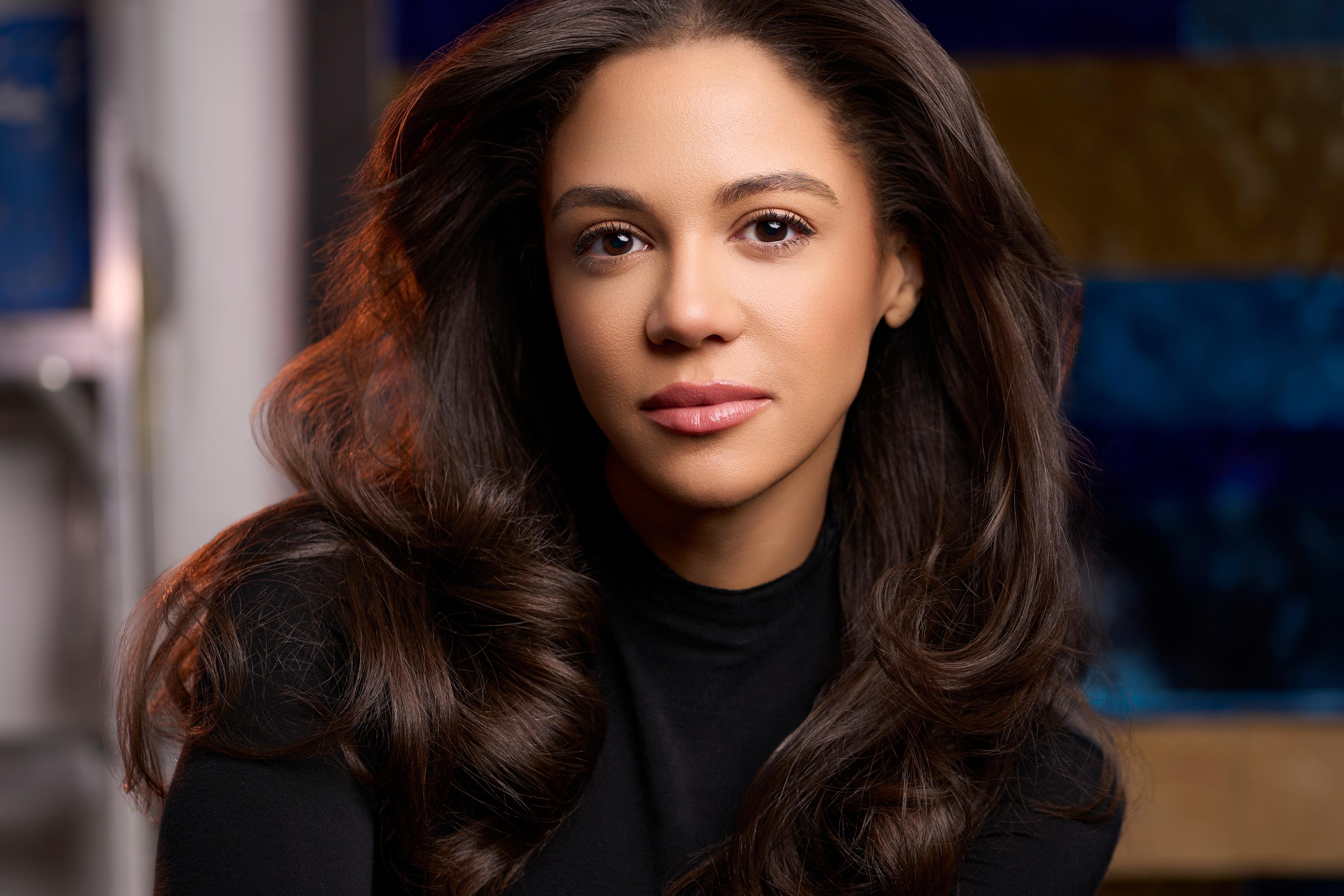 actor Courtney Grace large photo