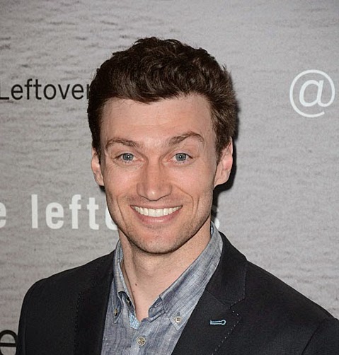 actor Bryce Pinkham large photo