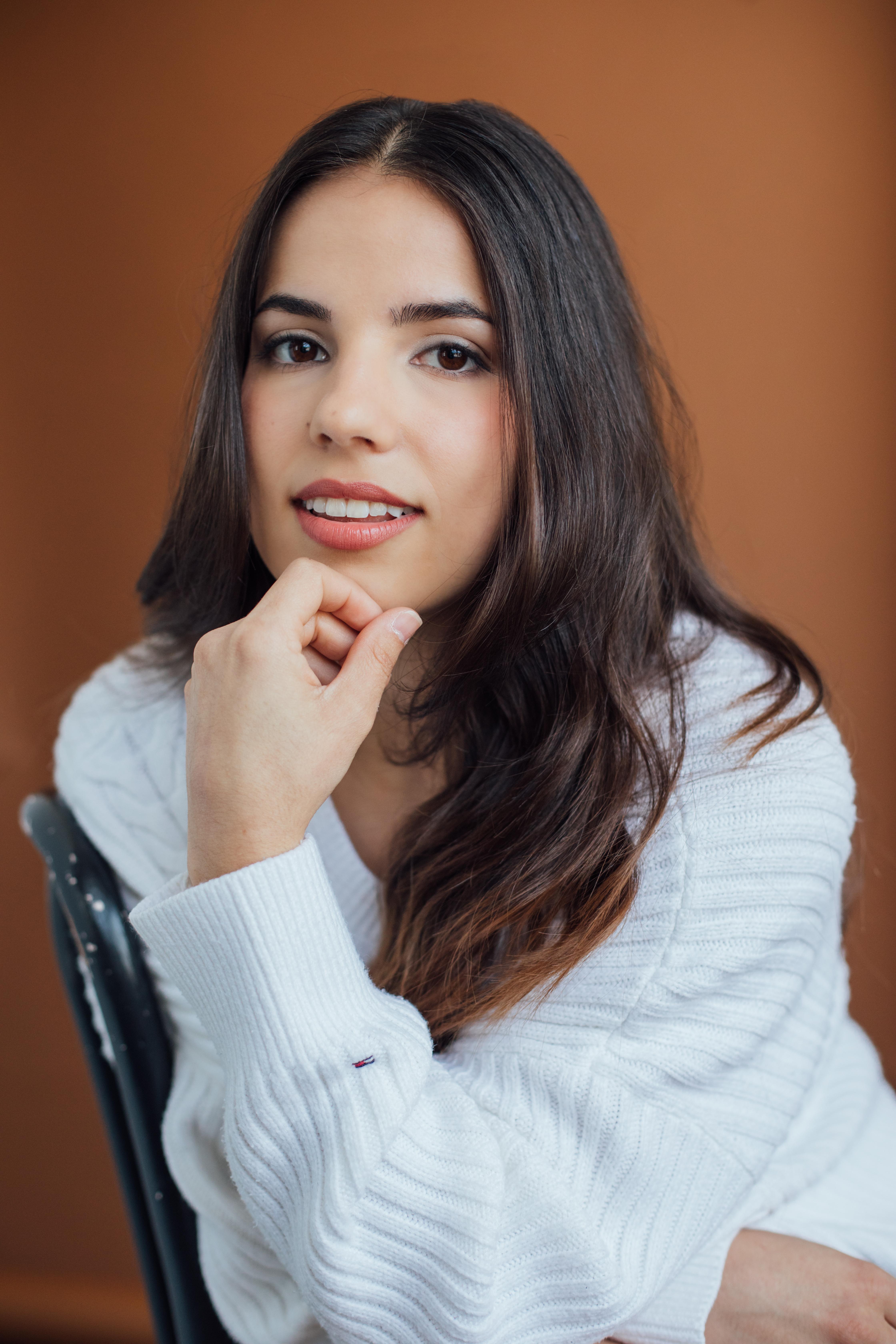 actor Ema Ines large photo