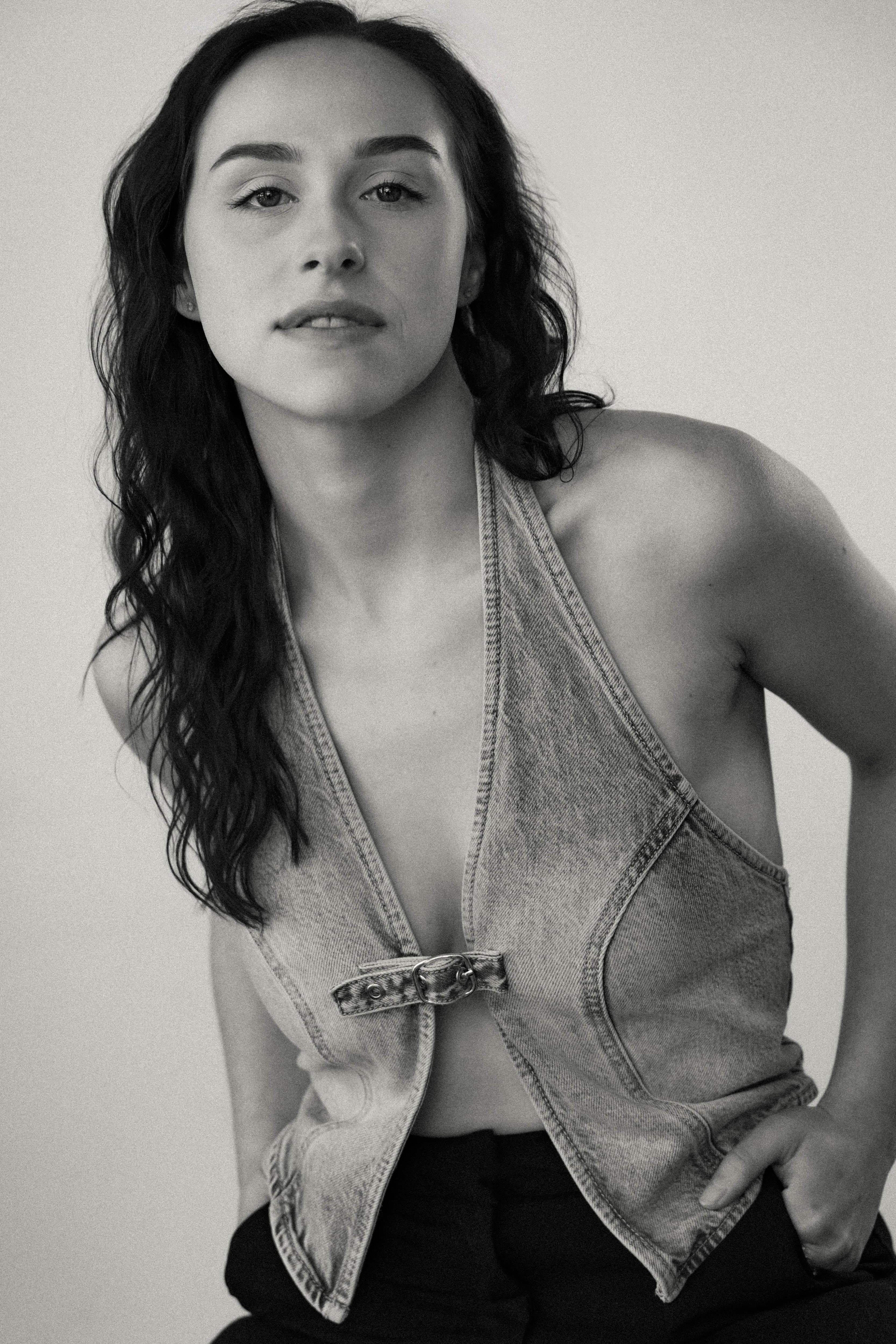 actor Tess Hunter large photo