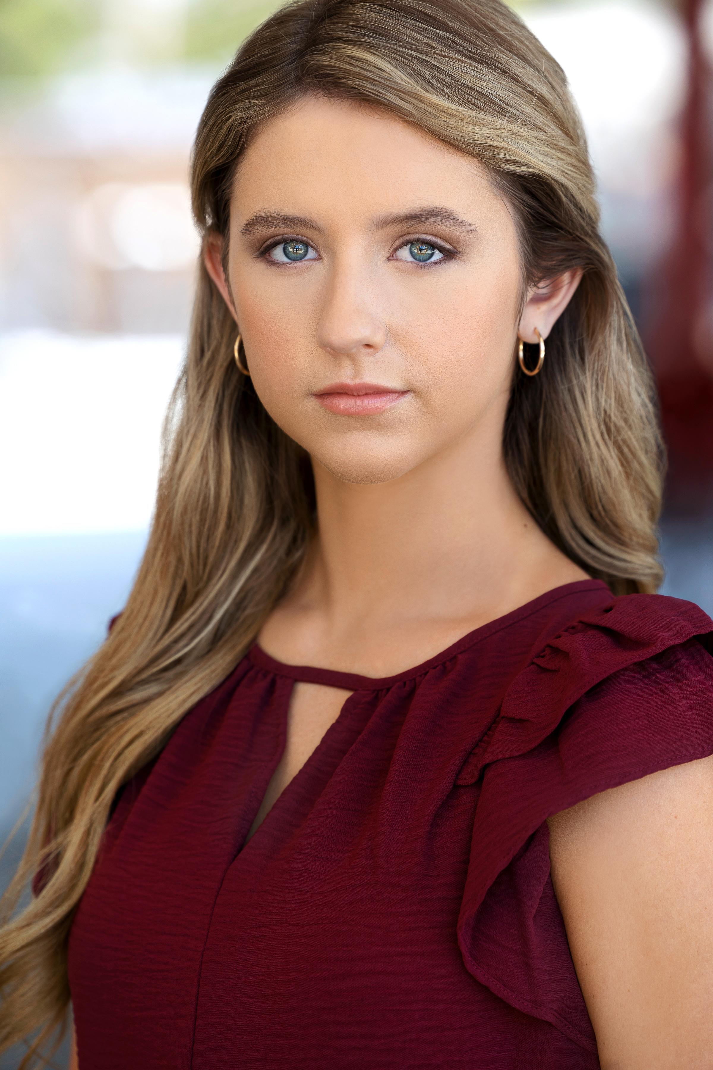 actor Hannah Lowery large photo