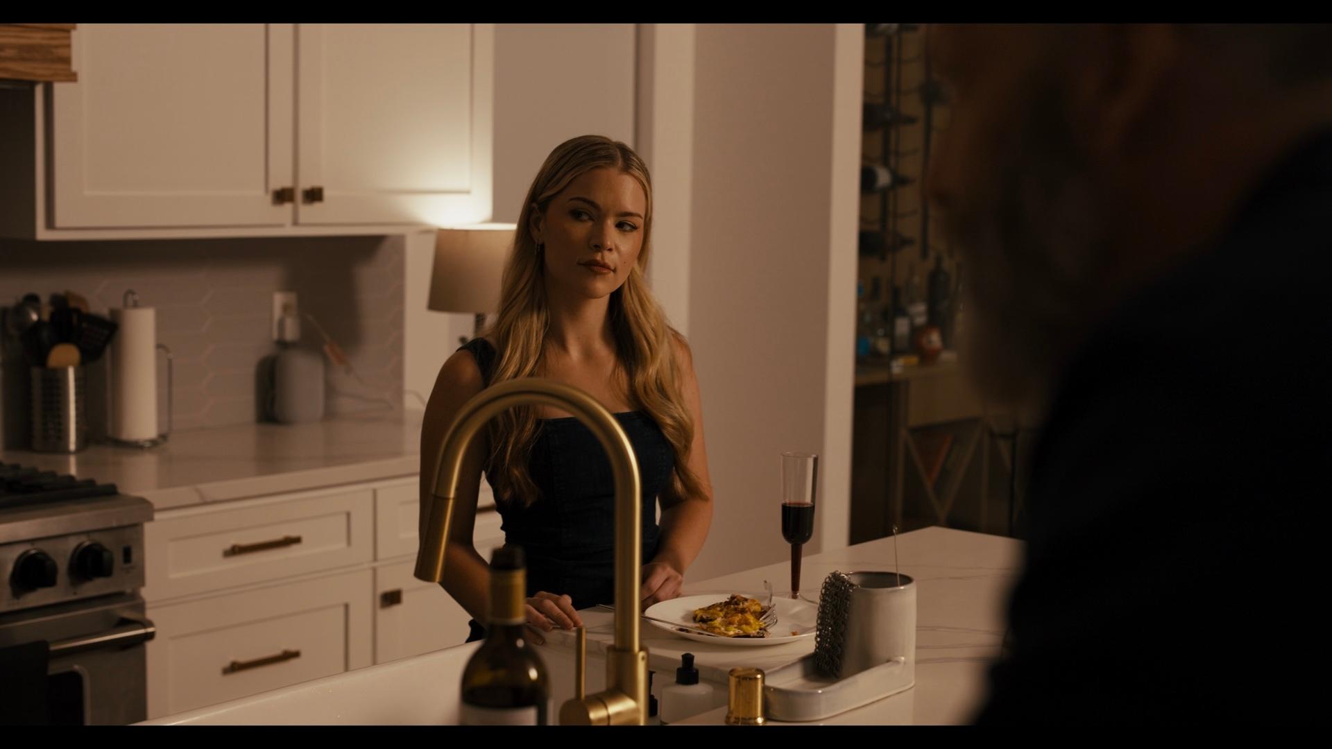 actor Jennifer Beatty large photo