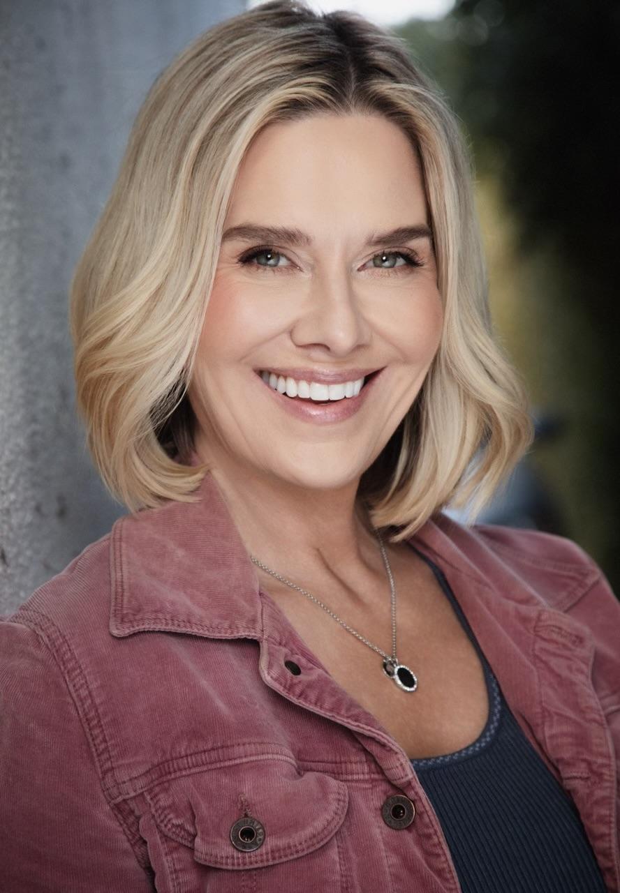 actor Sarah Halstead large photo