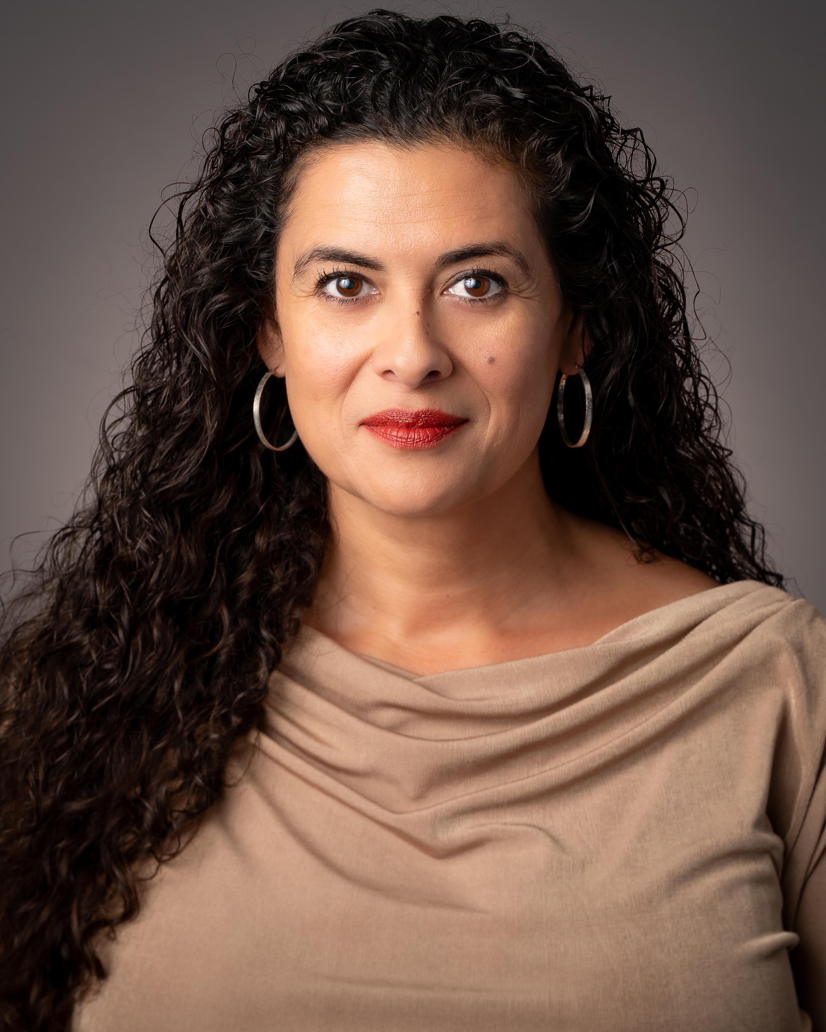 actor Veronica Reyes large photo