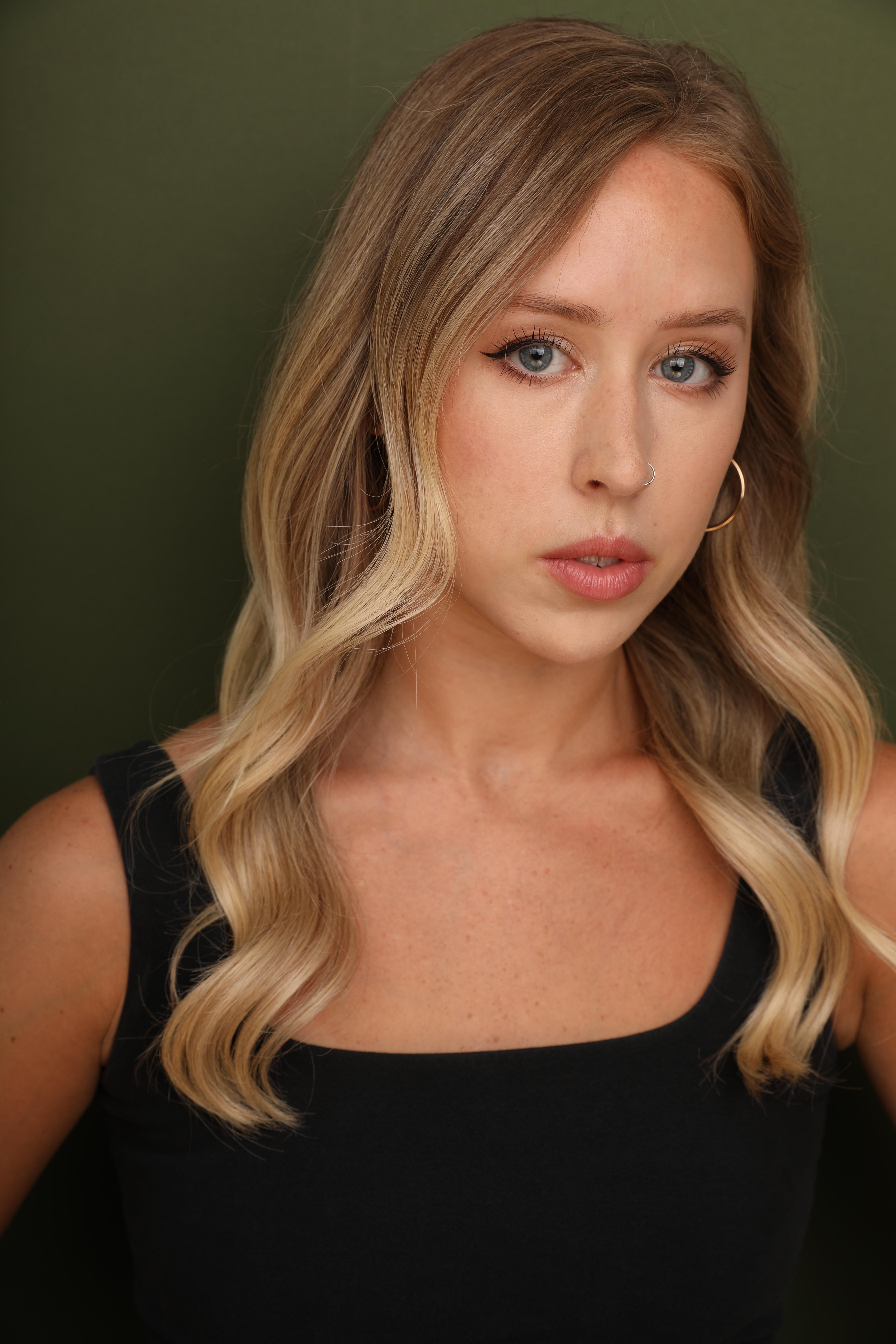 actor Monica Pierson large photo