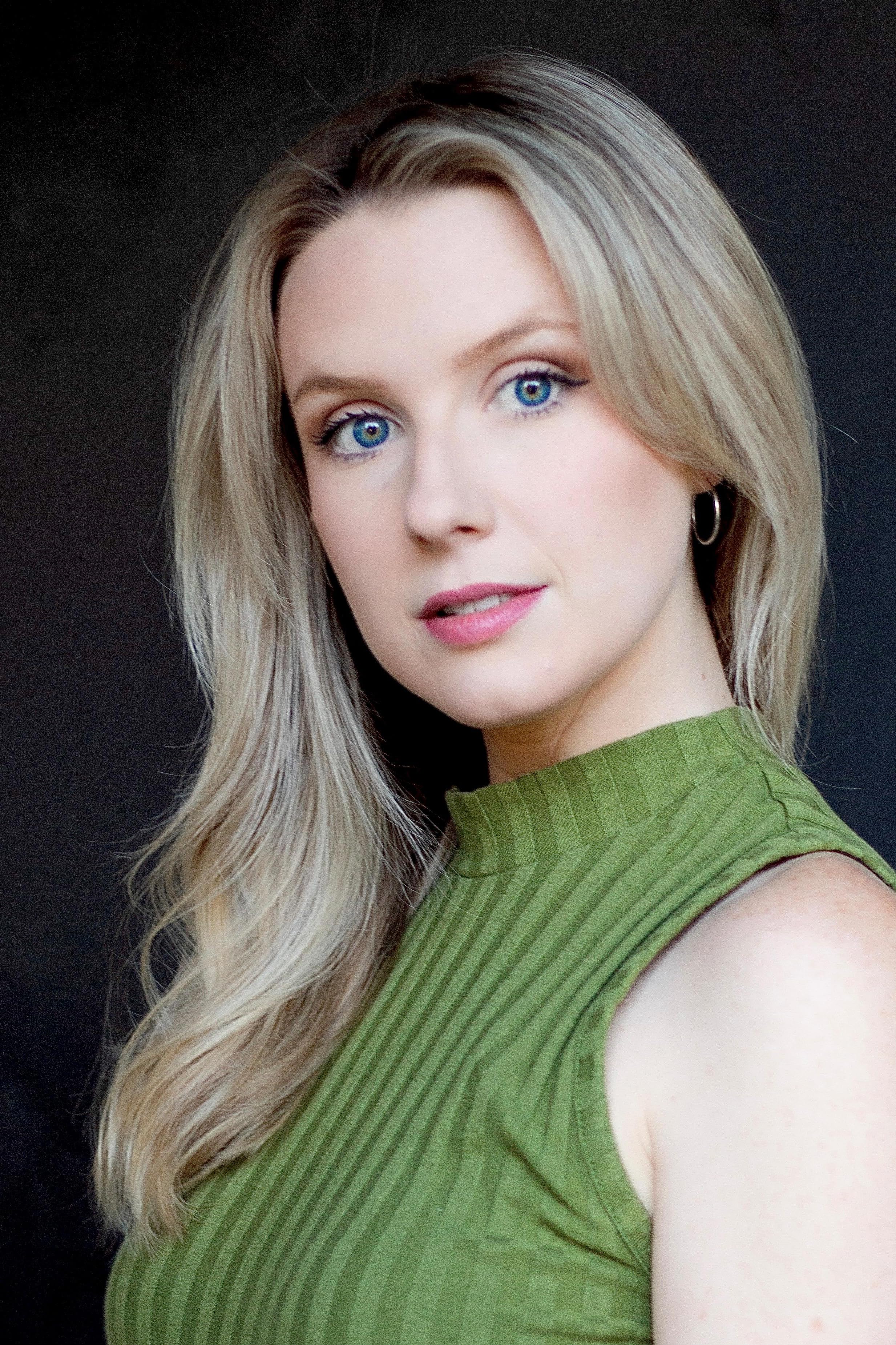 actor Christine Oswald large photo