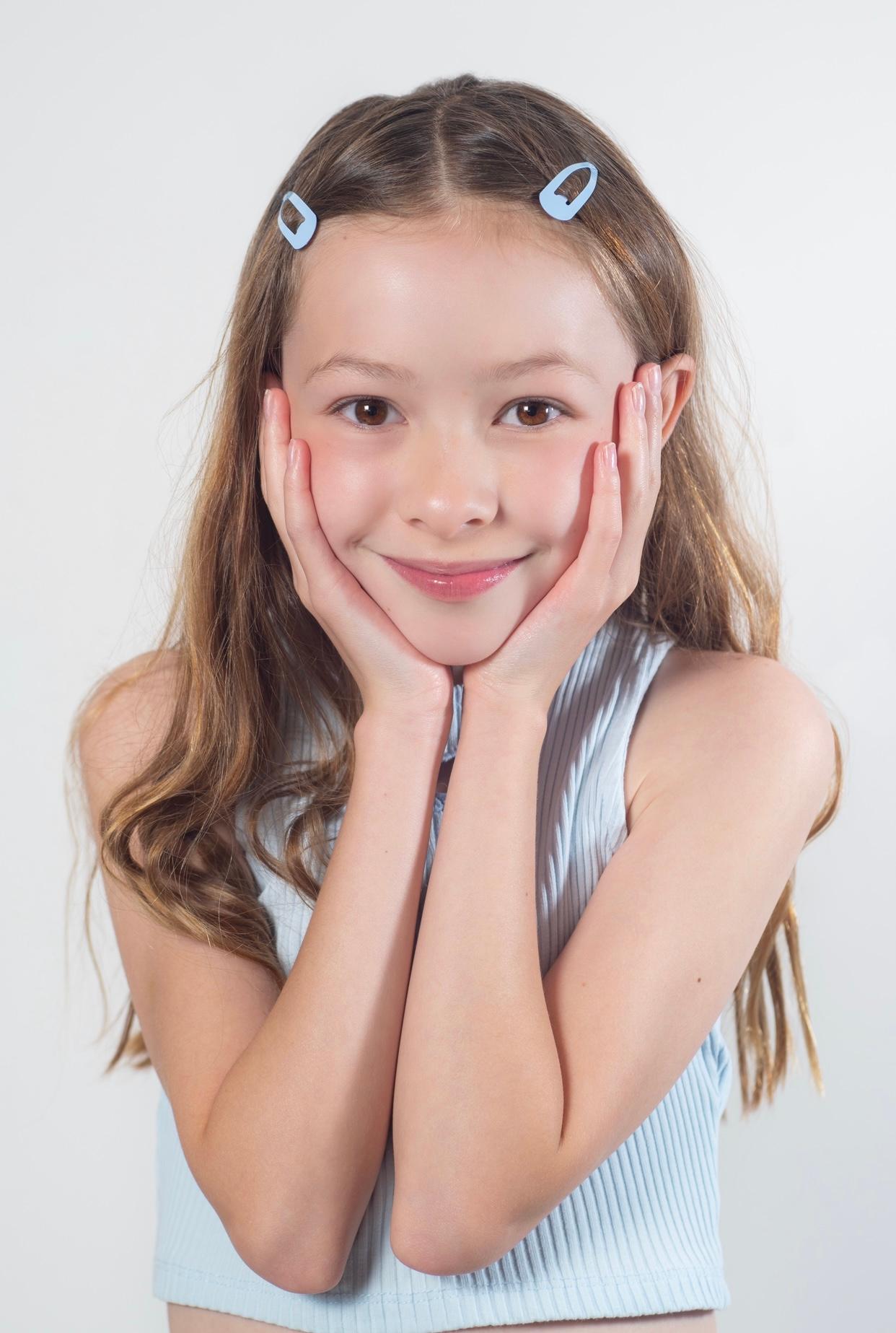 actor Isabella Arroyo large photo