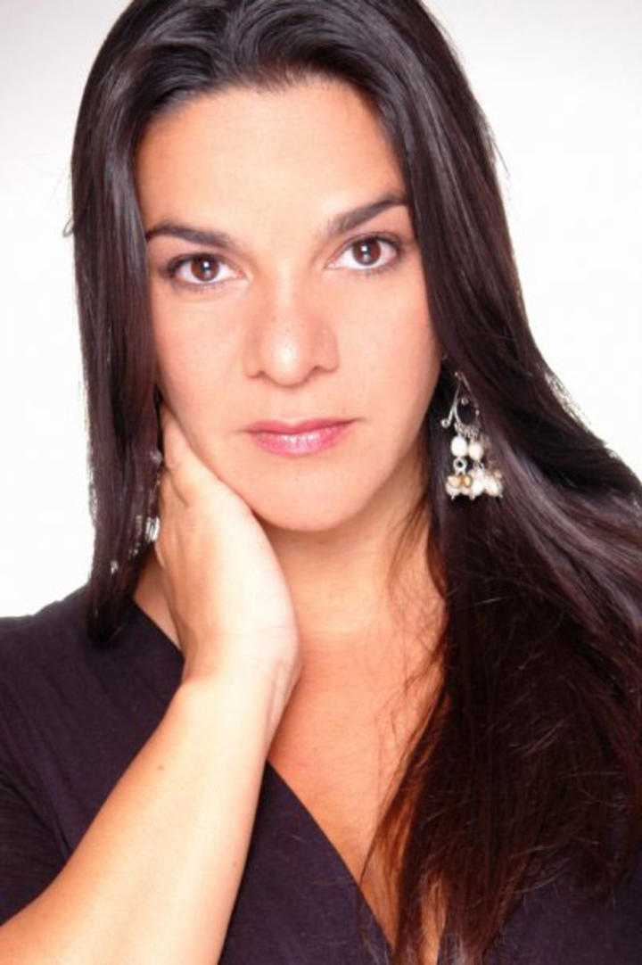 actor Claudia Rios large photo