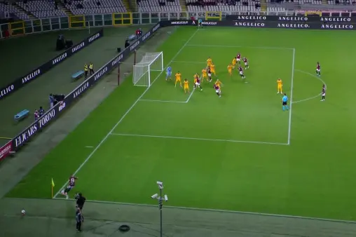 [Goal] First blood! N'Gonge delivers a corner into the box, Casadei leaps high to head home