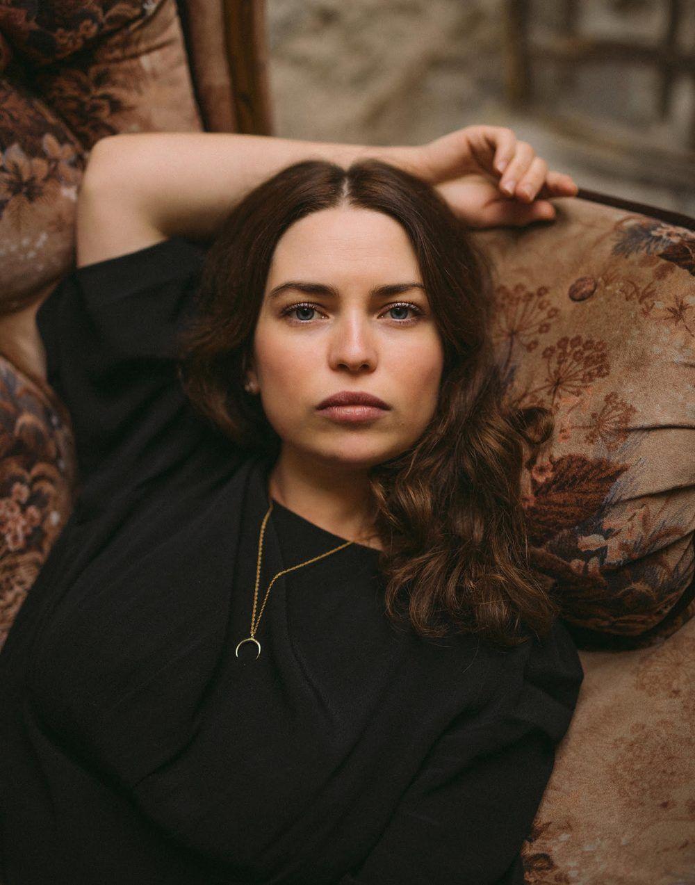 actor Ester Kuntu large photo