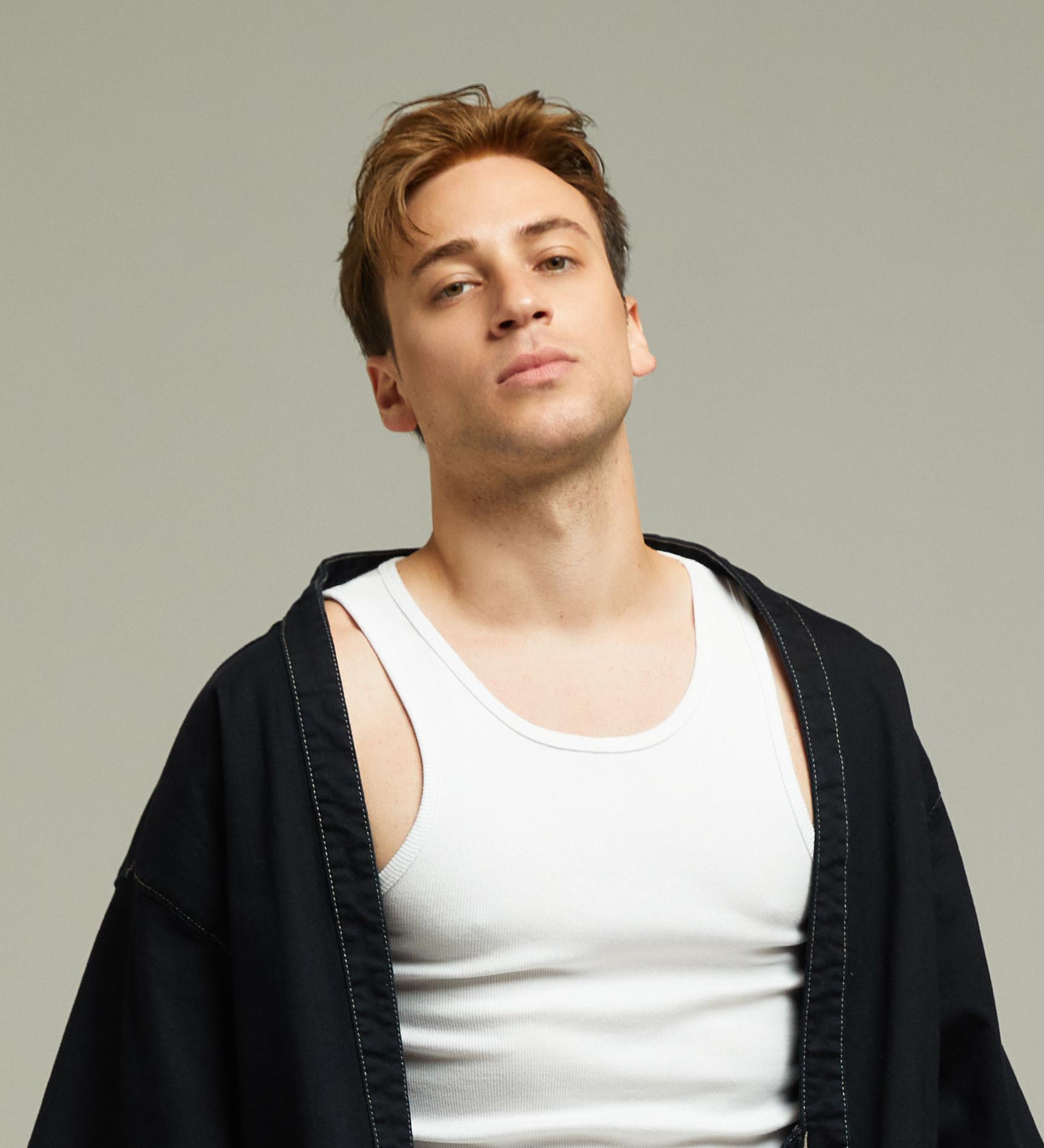 actor Alperen Sahin large photo