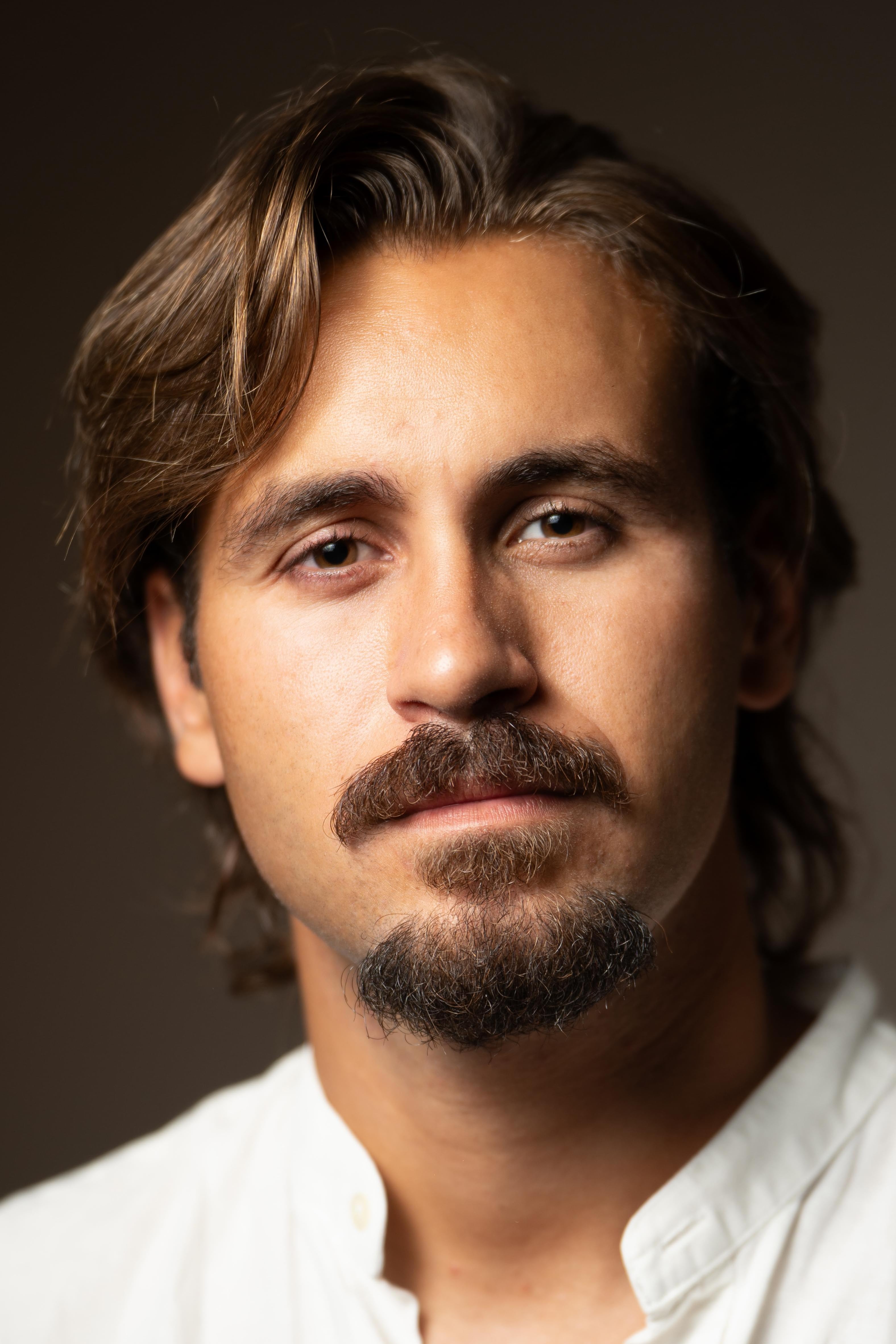 actor Gonzalo Cortés large photo