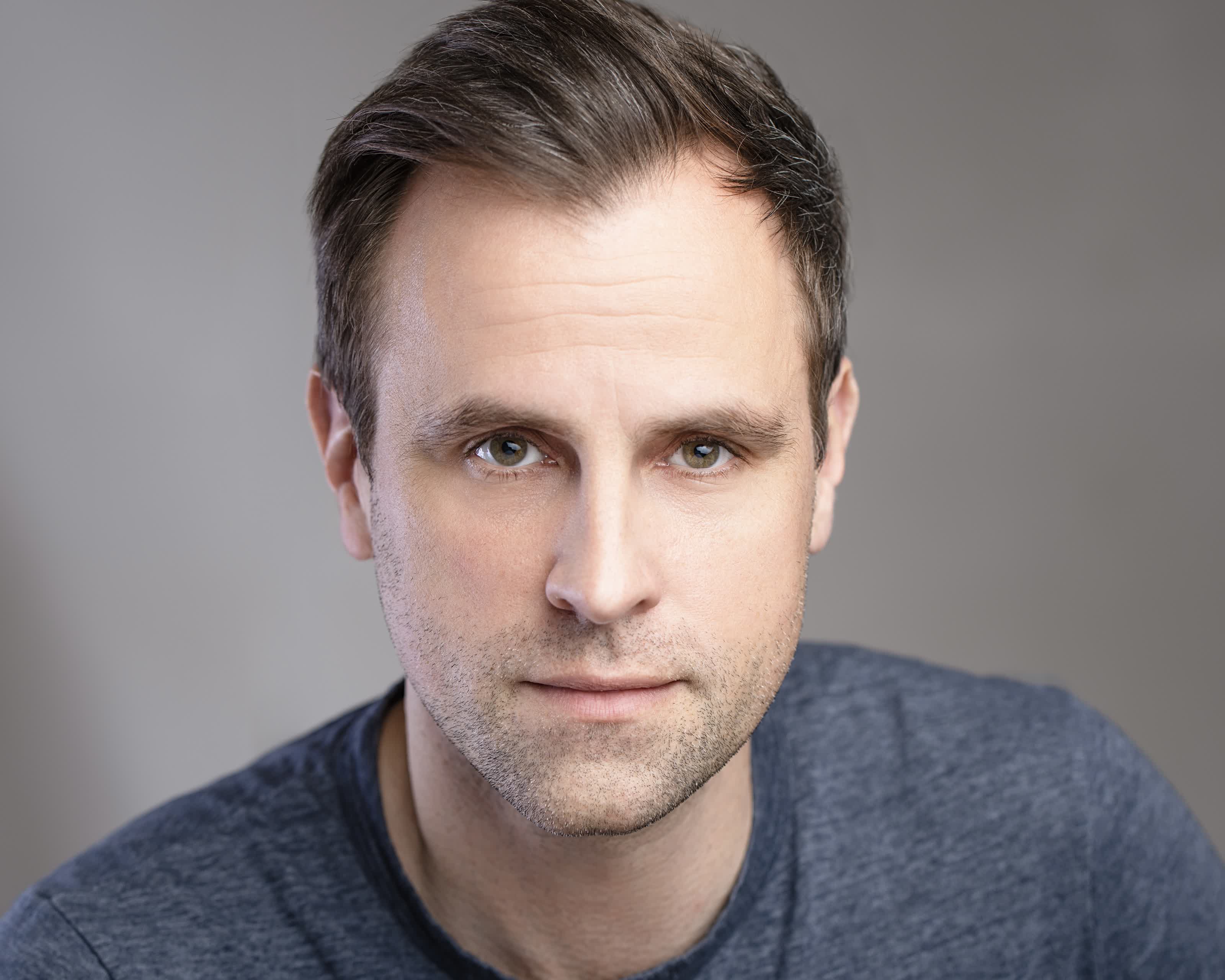 actor Aaron Blakely large photo