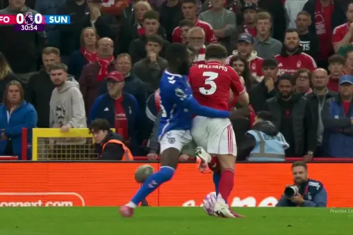 [Highlights] Untouched! Neco Williams beats defender in one move, Masuaku forced to foul