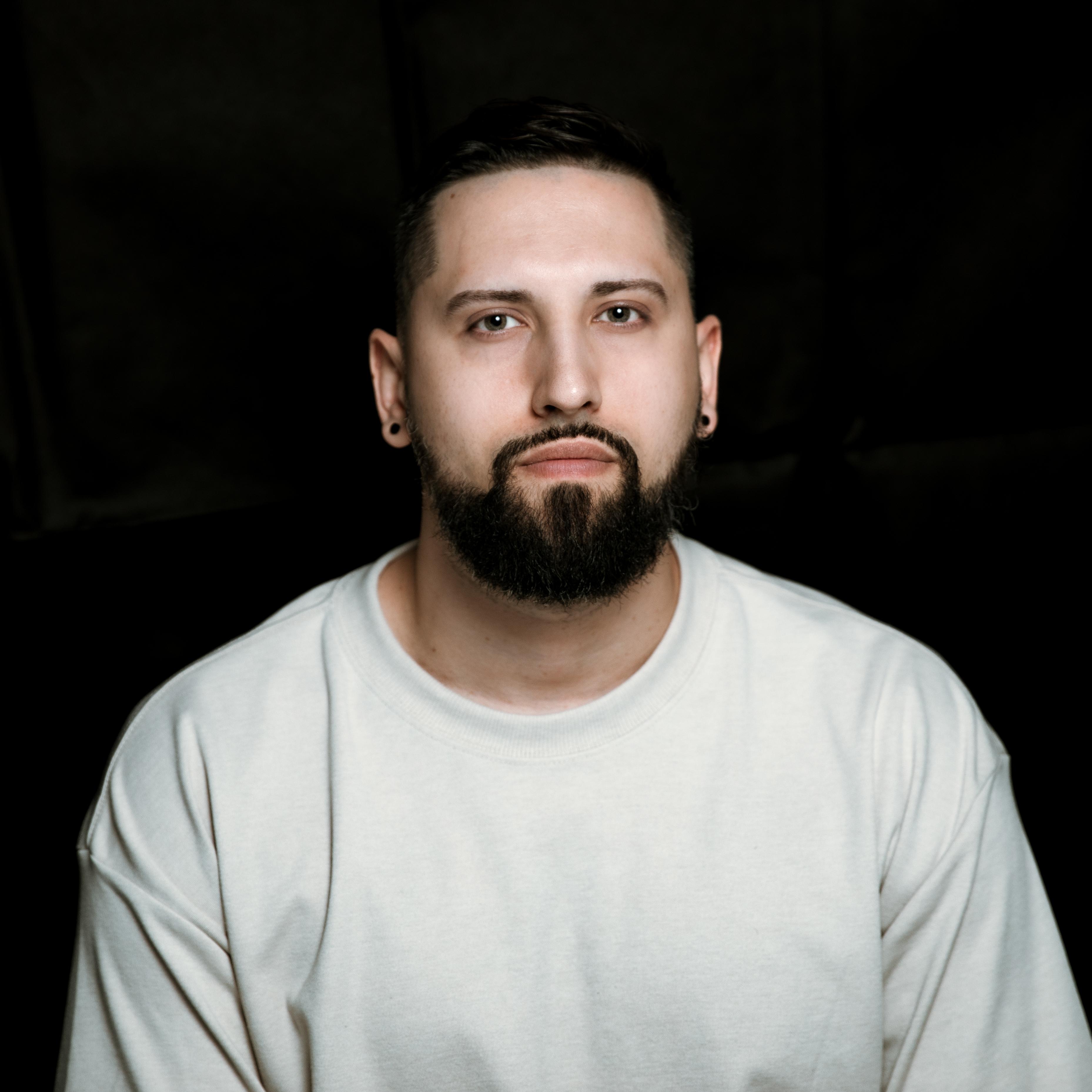 actor Jovanny Aponte large photo