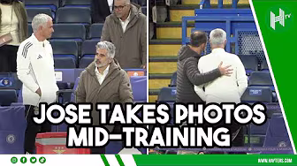 Mourinho takes PHOTOS during Benfica's pre-Chelsea training! background