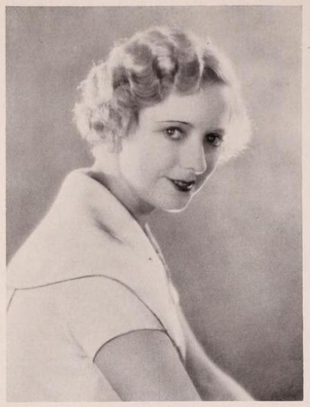 actor Helena Pickard large photo