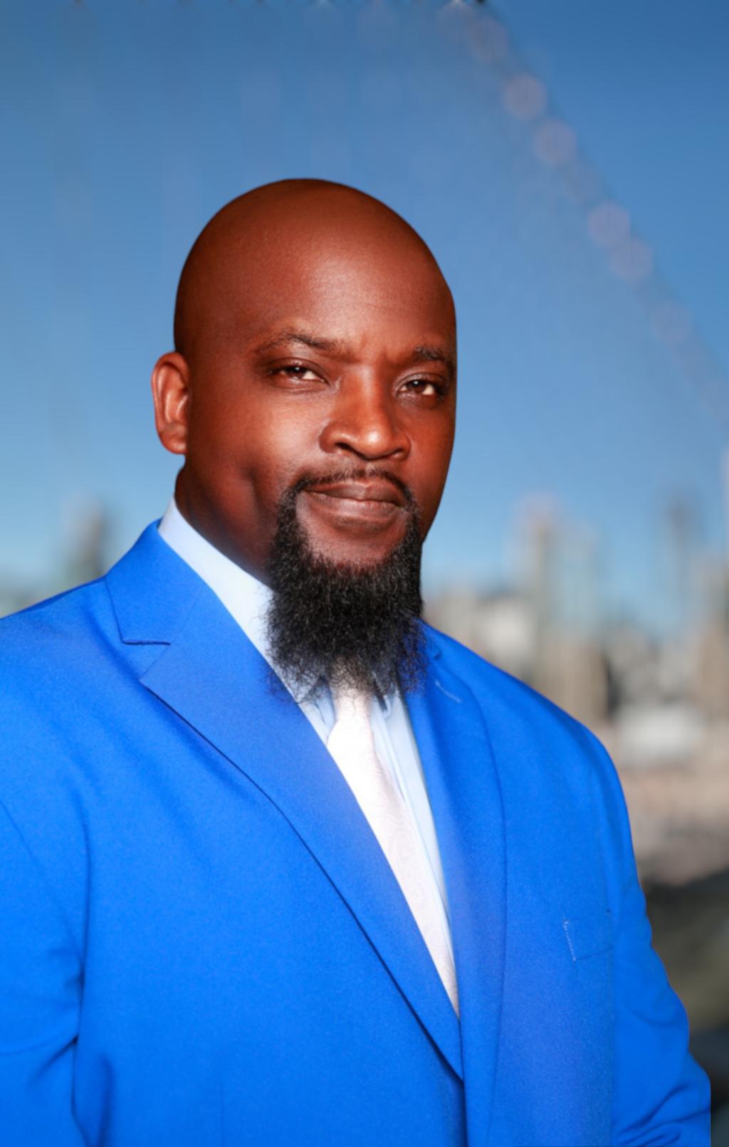 actor Jonathan E. Simmons large photo