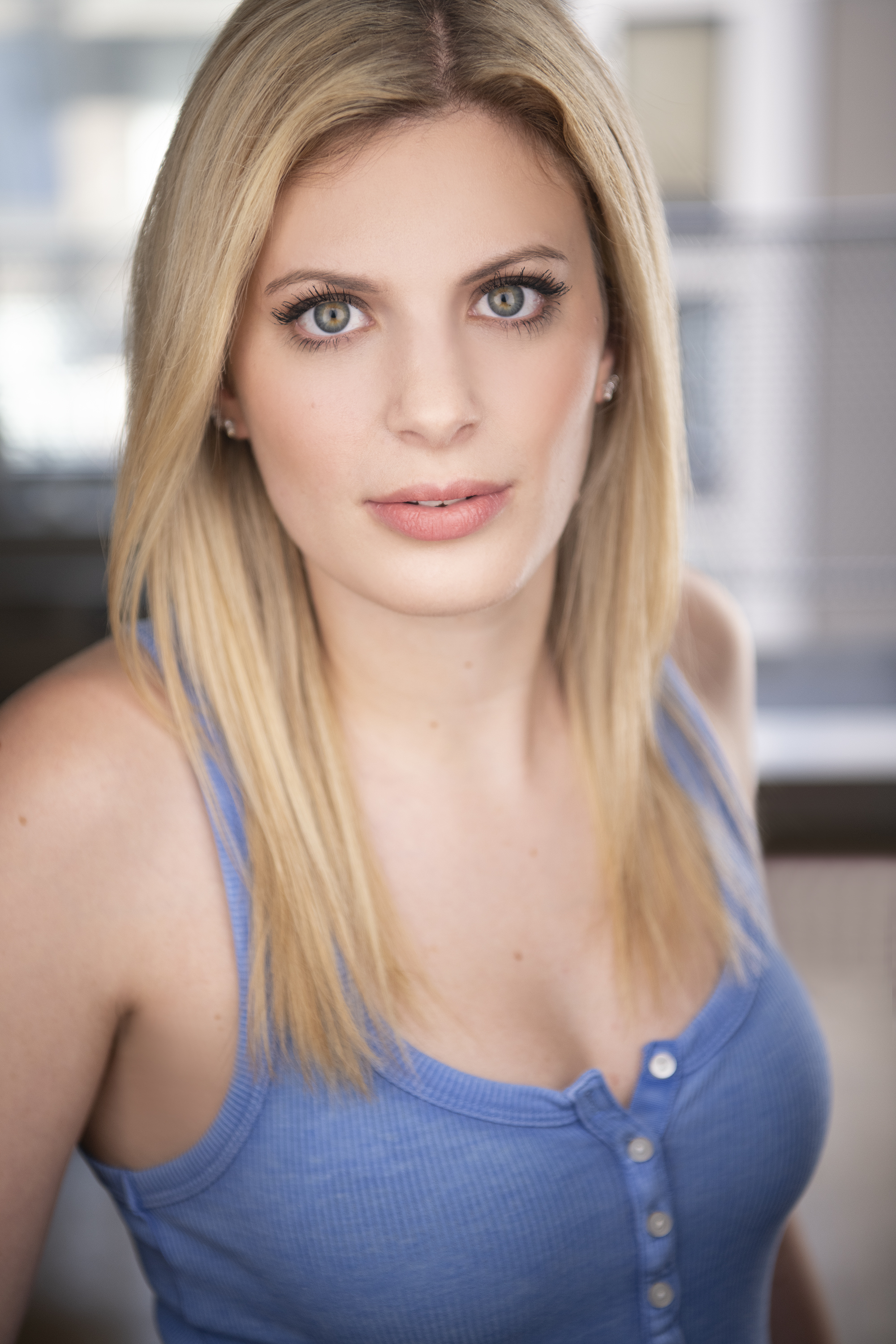 actor Rachel Lewis large photo