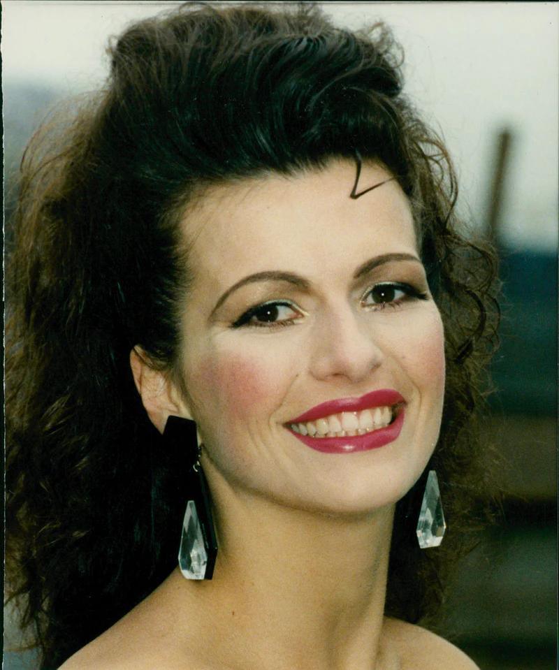 actor Cleo Rocos large photo
