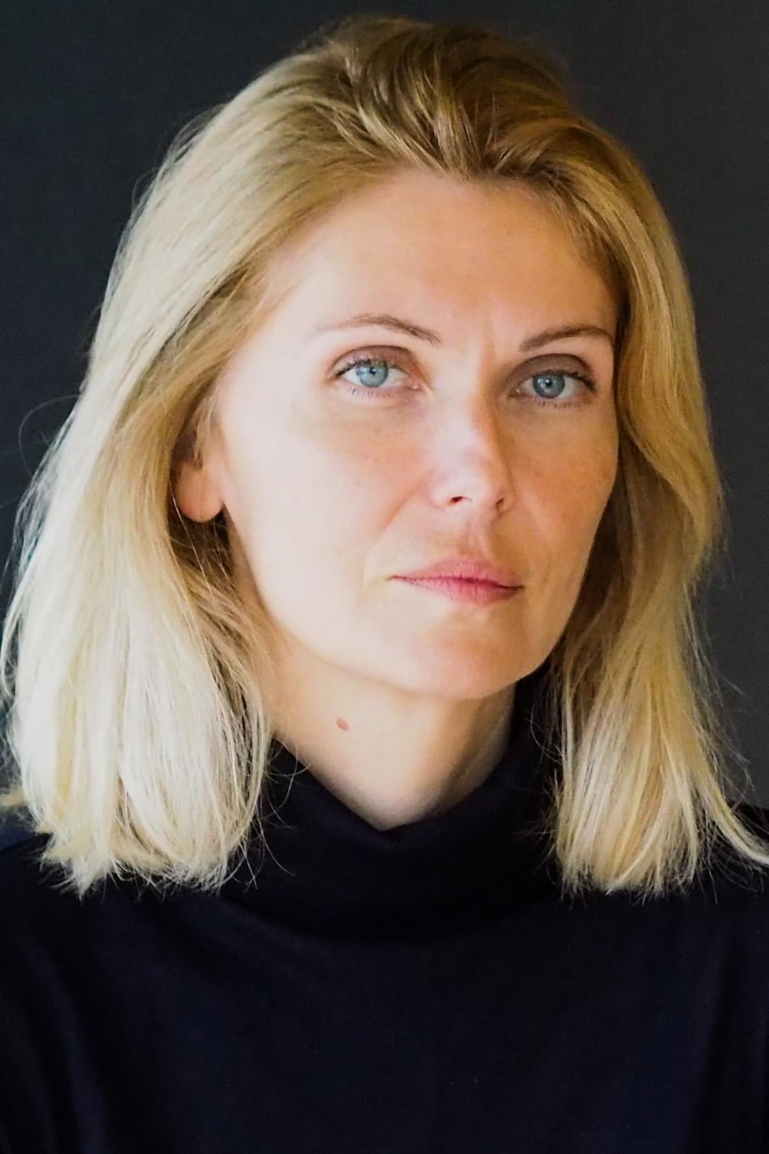 actor Yelena Popovic large photo