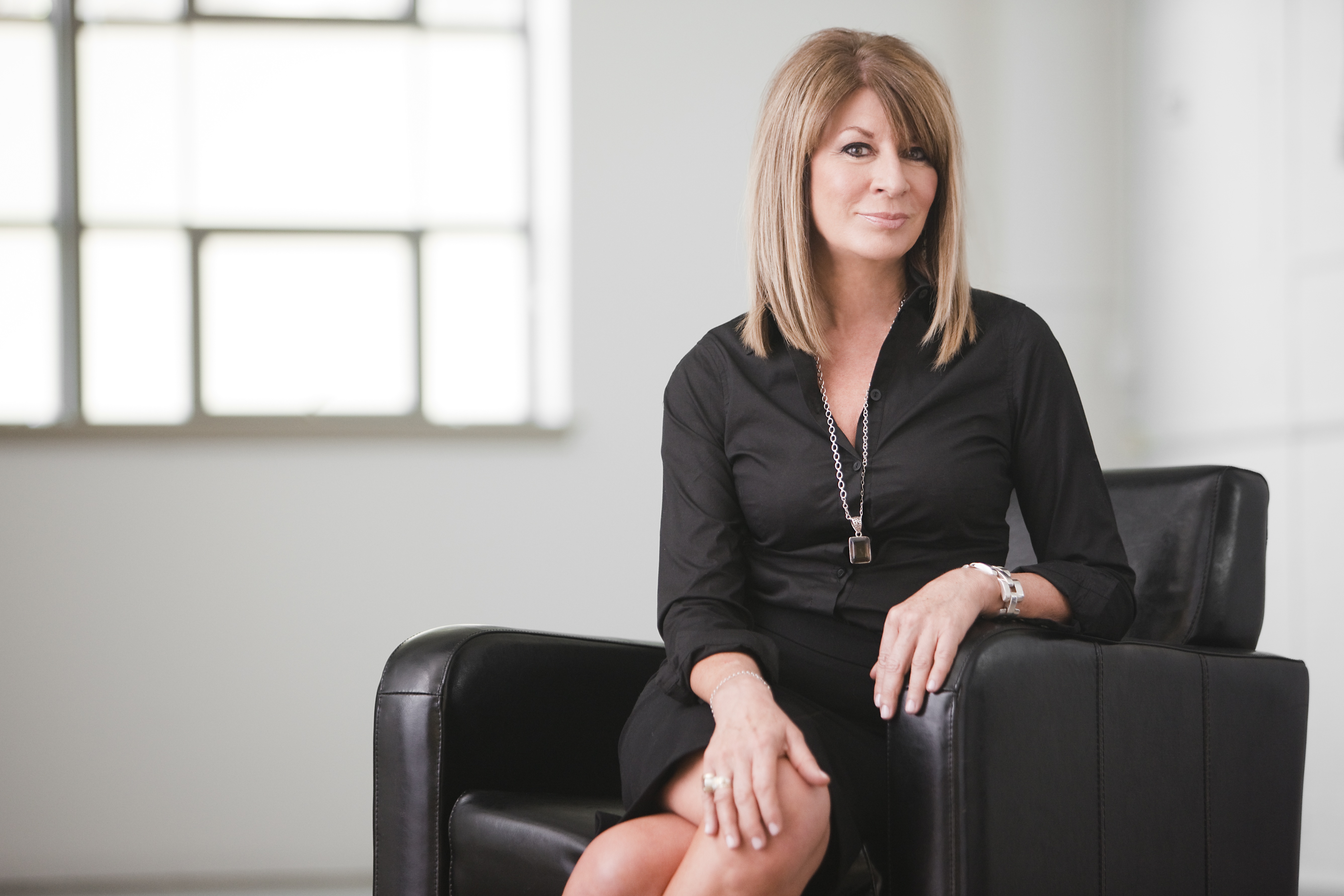 actor Carrie Houk large photo