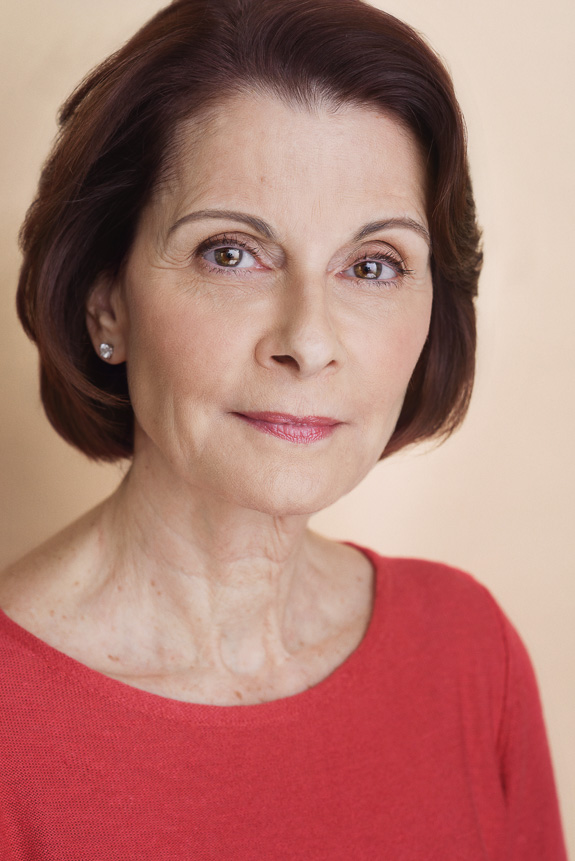 actor Lynda Gibson large photo