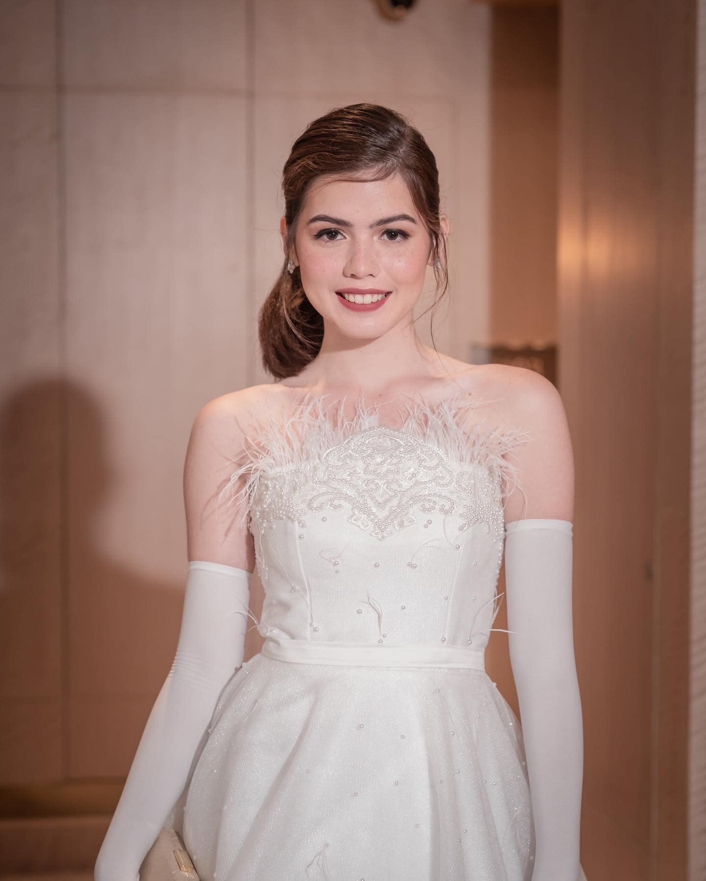 actor Lauren King large photo