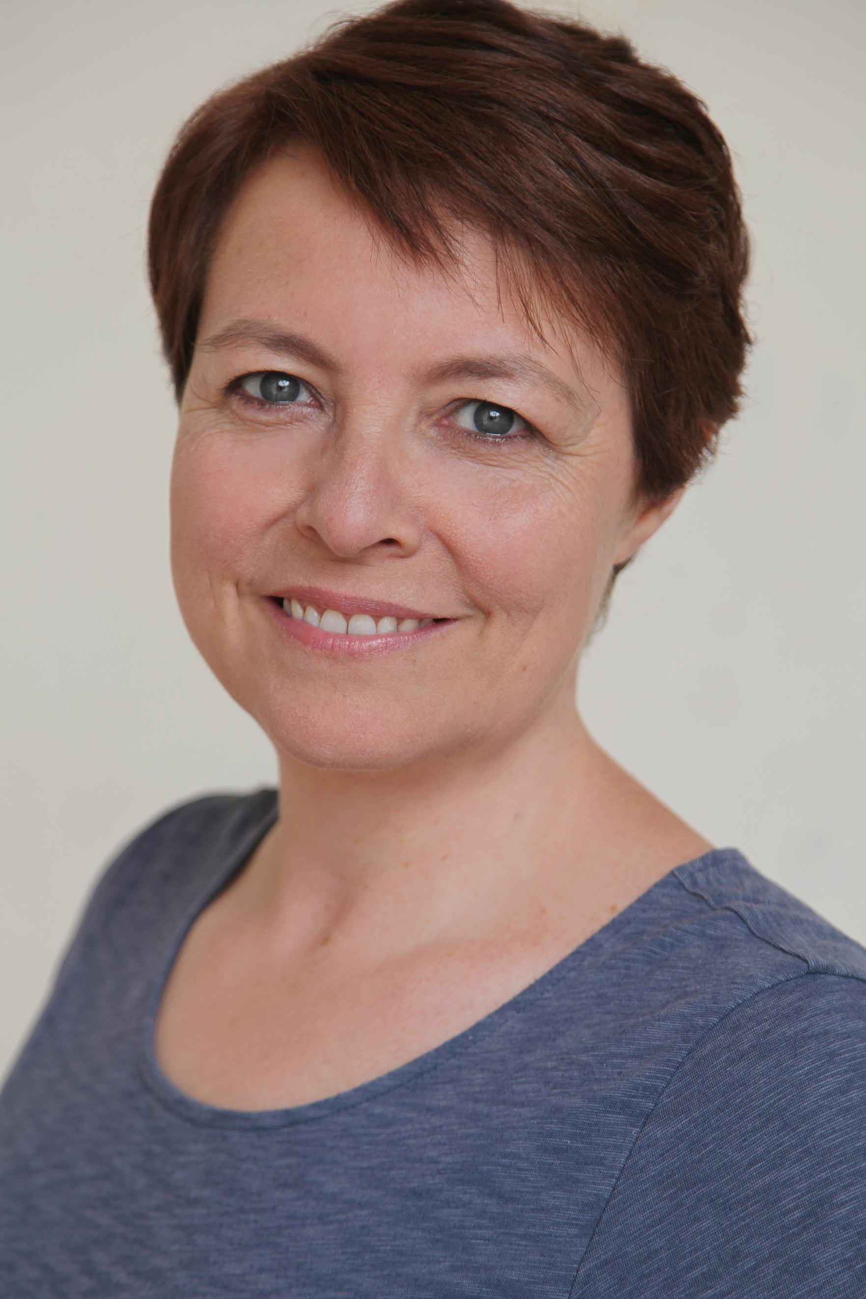 actor Angela Harvey large photo