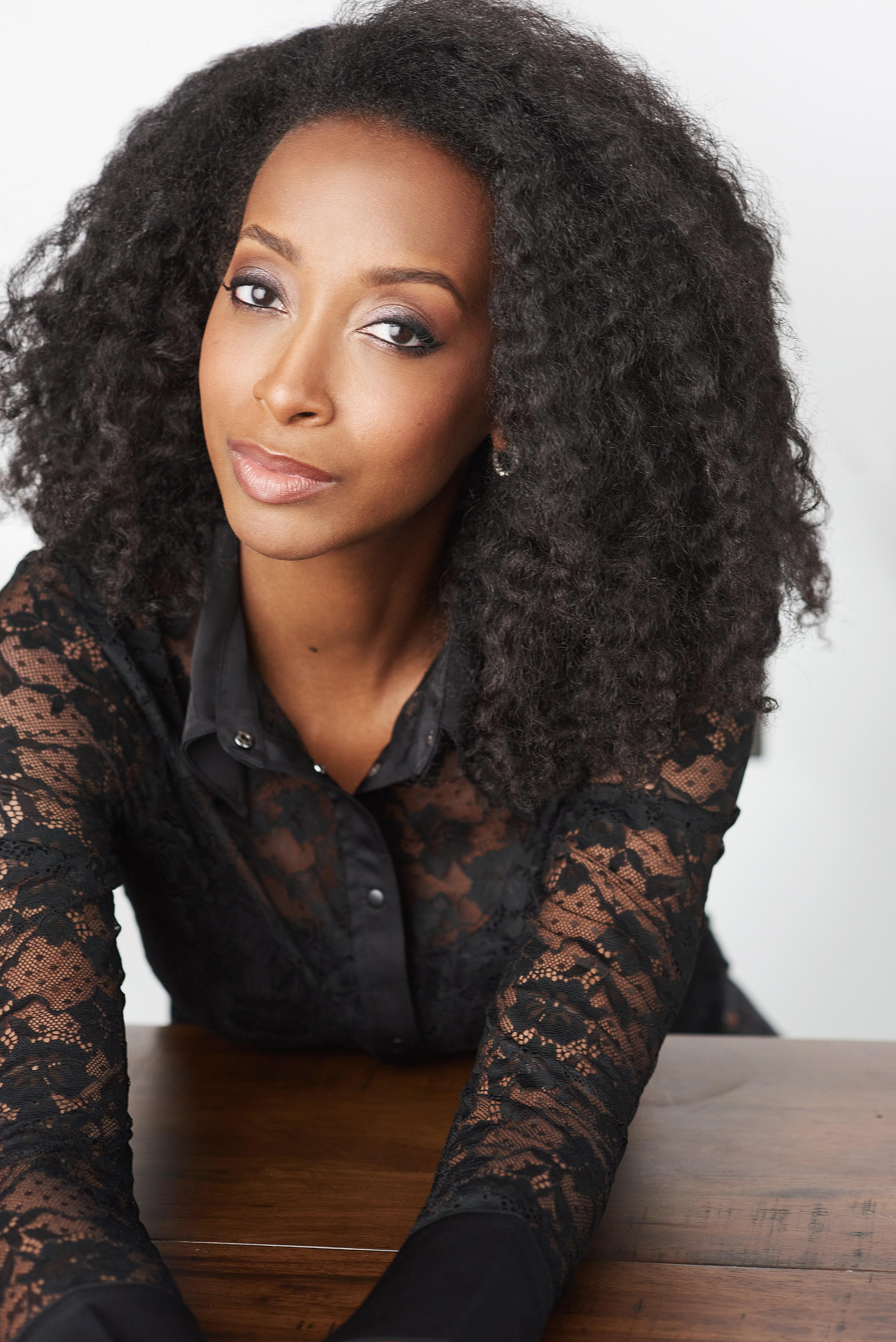 actor Angela Christine large photo