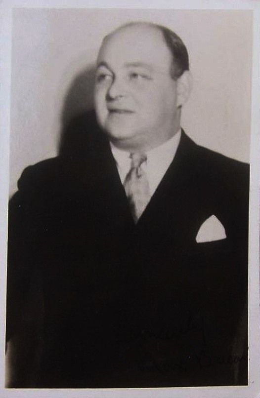 actor Max Bacon large photo