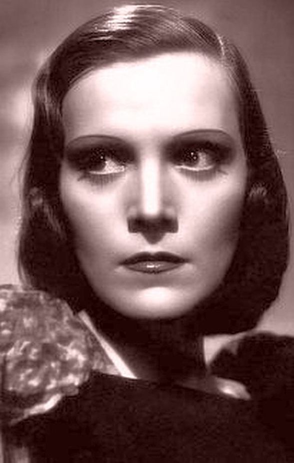 actor Elisa Cegani large photo