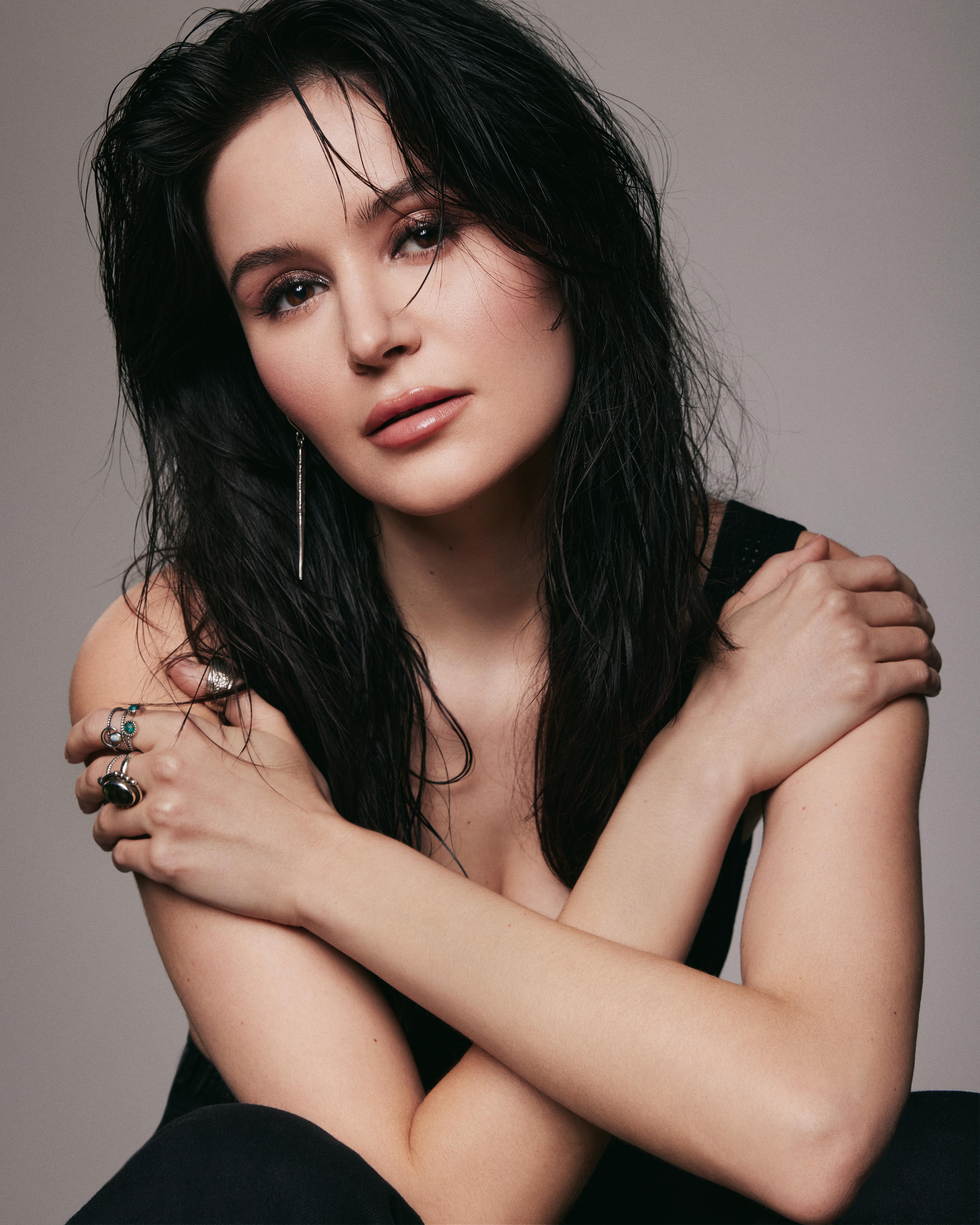 actor Anne-Marie Kennedy large photo