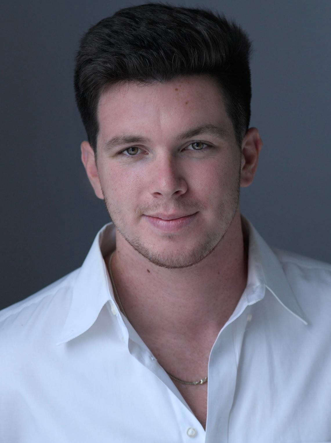 actor Pete Hogan large photo