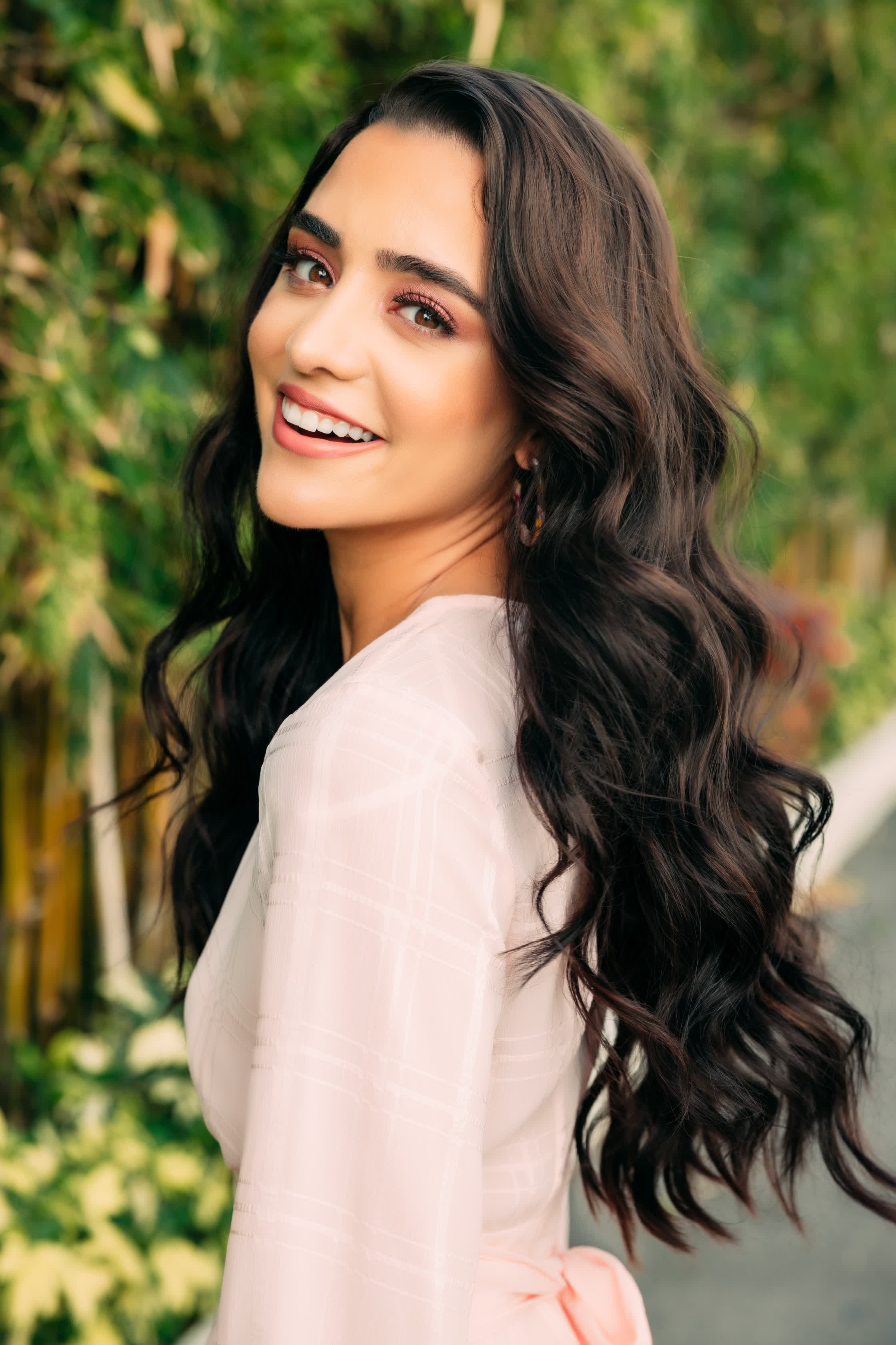 actor Liz Dieppa large photo