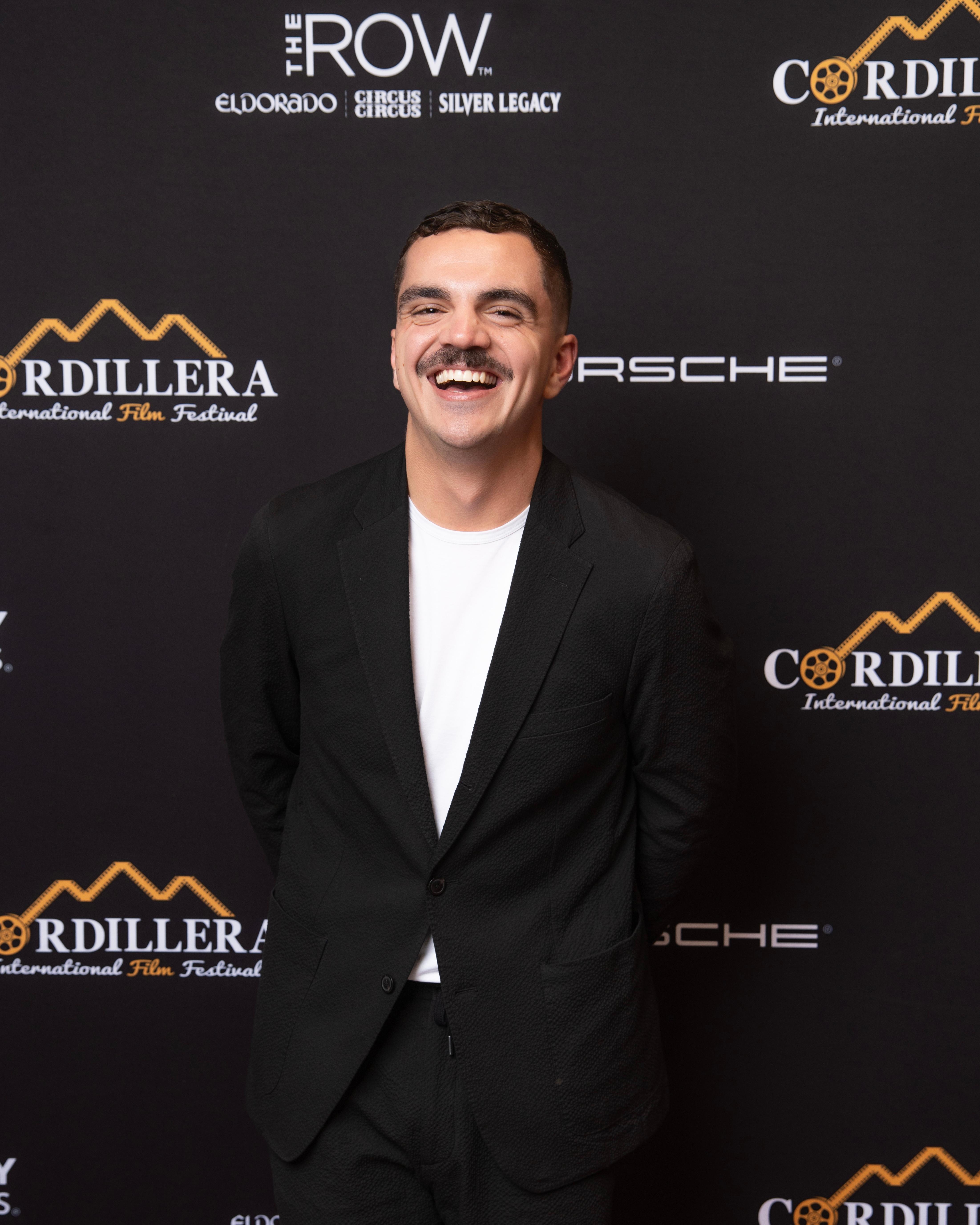 actor Thom Hilton large photo